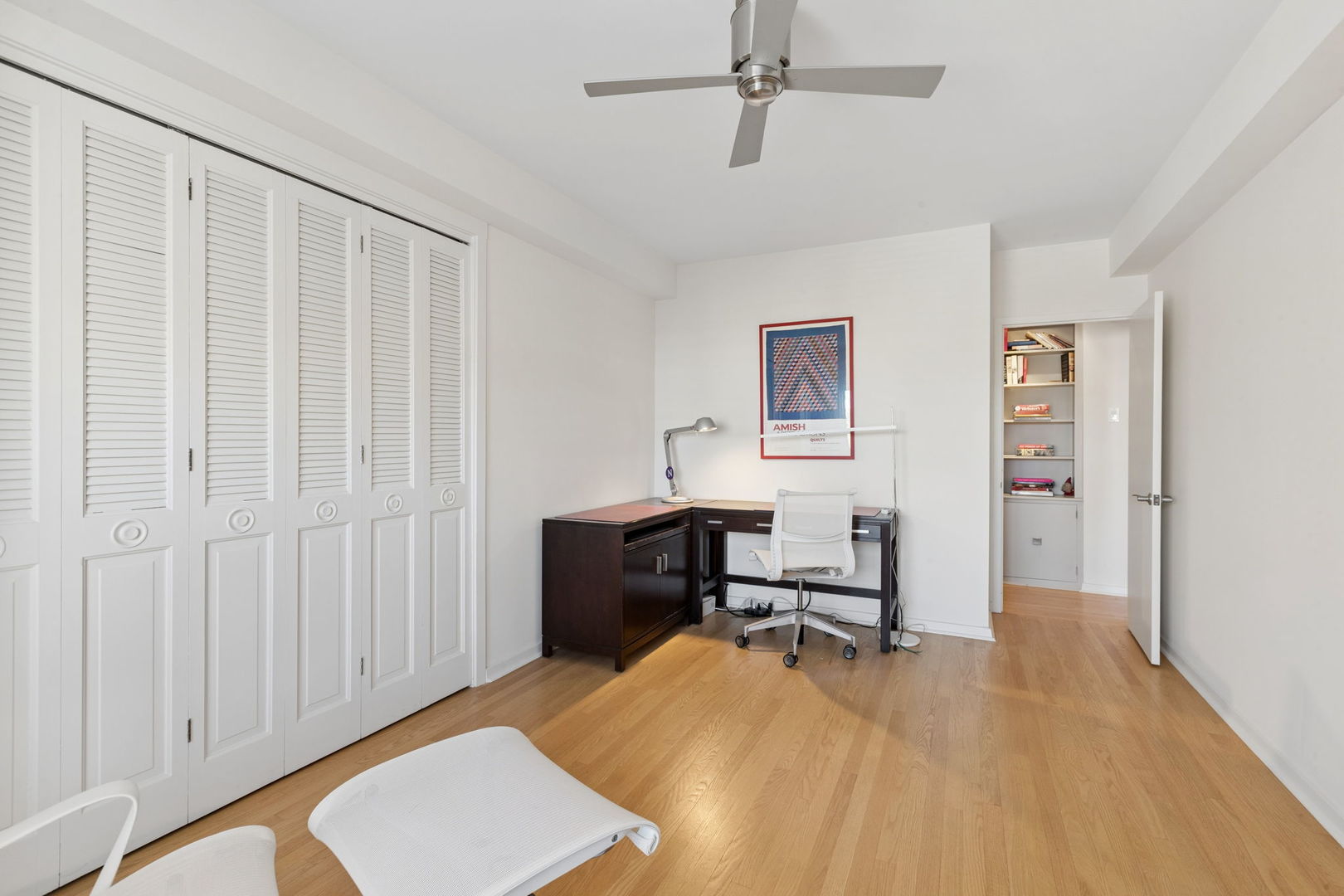 1508 Hinman Avenue Unit: 6D