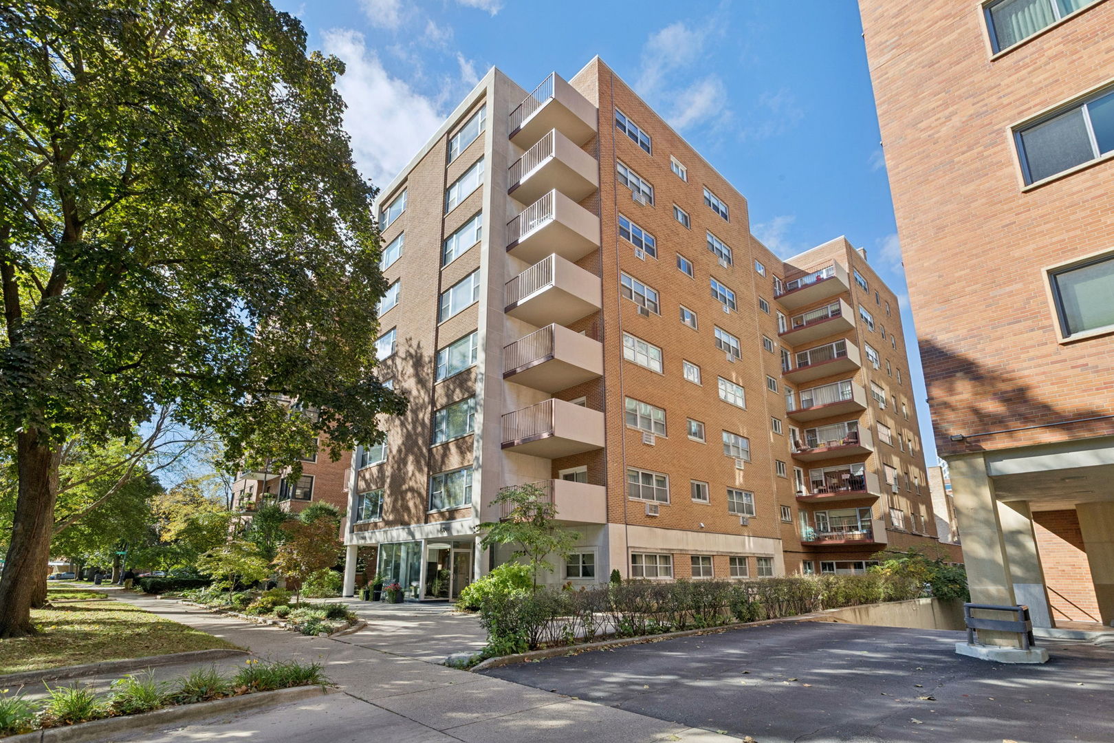 1508 Hinman Avenue Unit: 6D