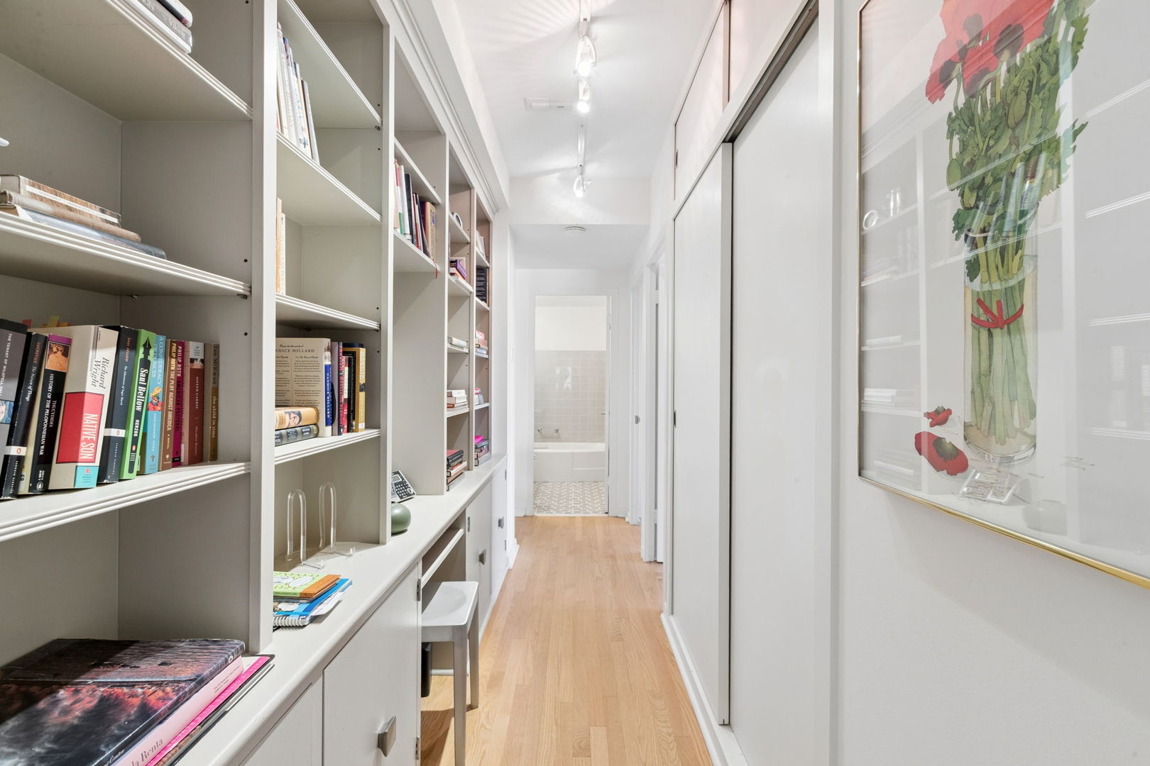 1508 Hinman Avenue Unit: 6D