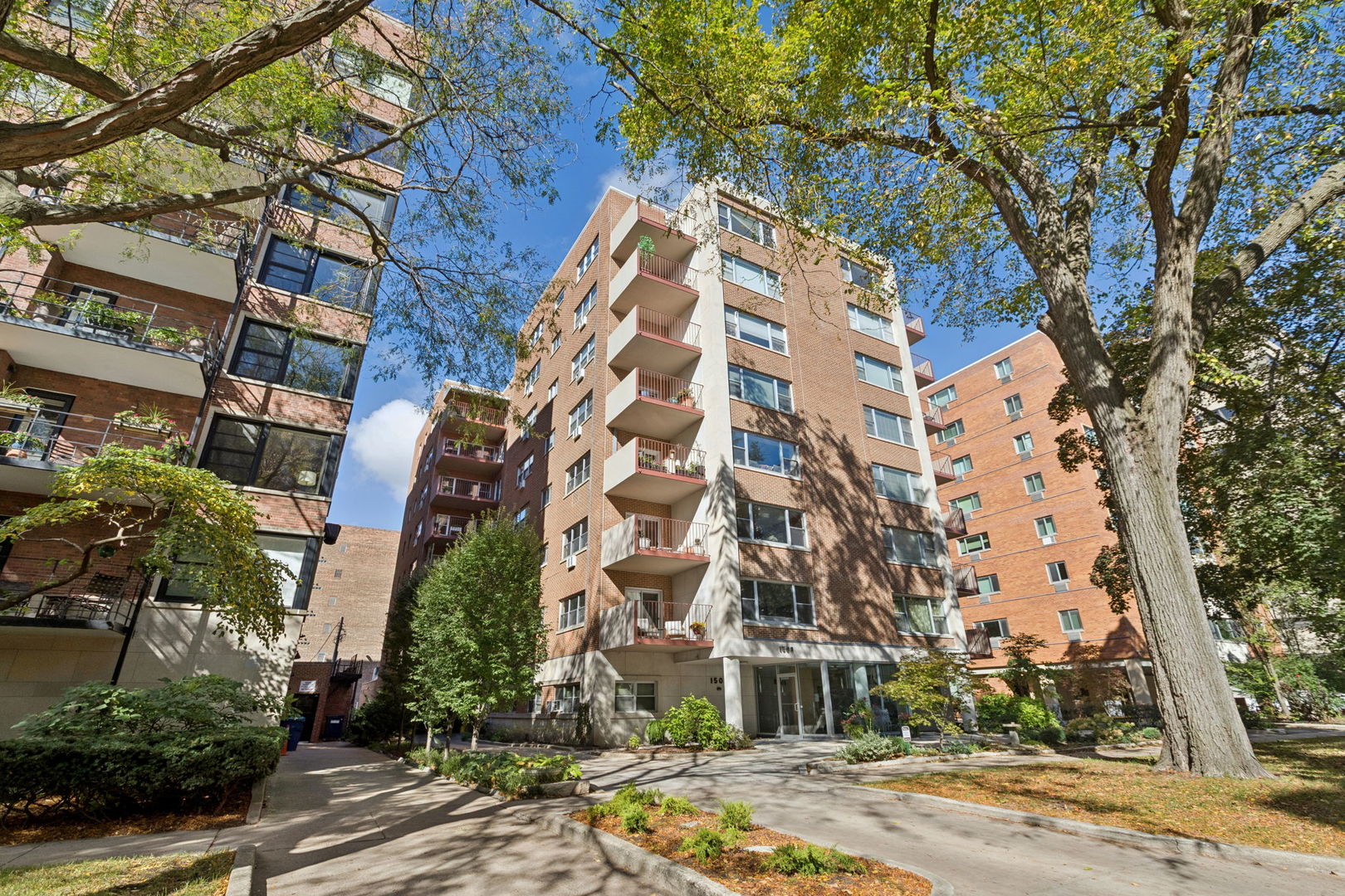 1508 Hinman Avenue Unit: 6D