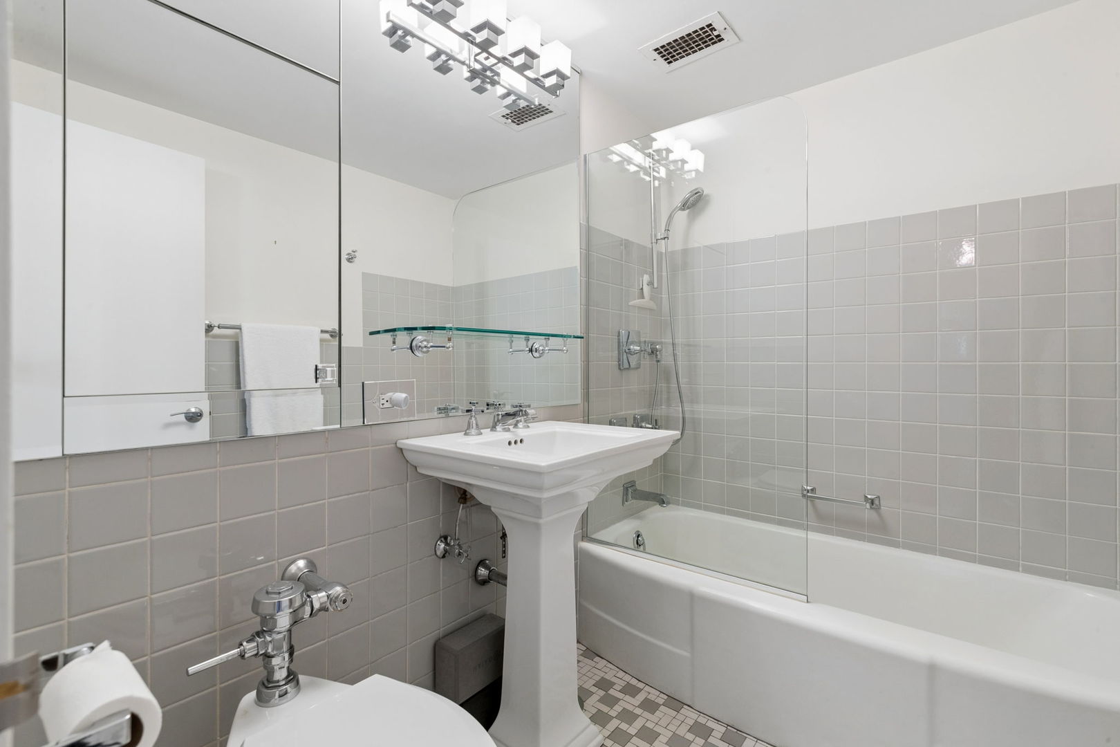 1508 Hinman Avenue Unit: 6D