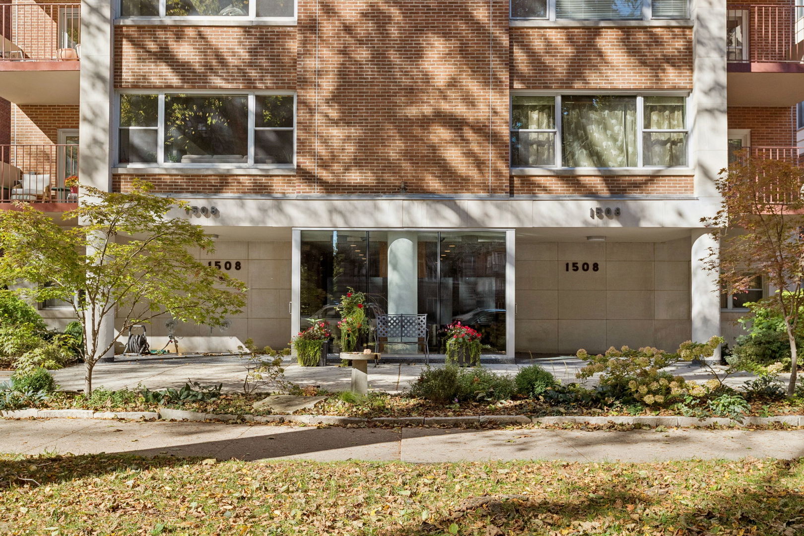 1508 Hinman Avenue Unit: 6D