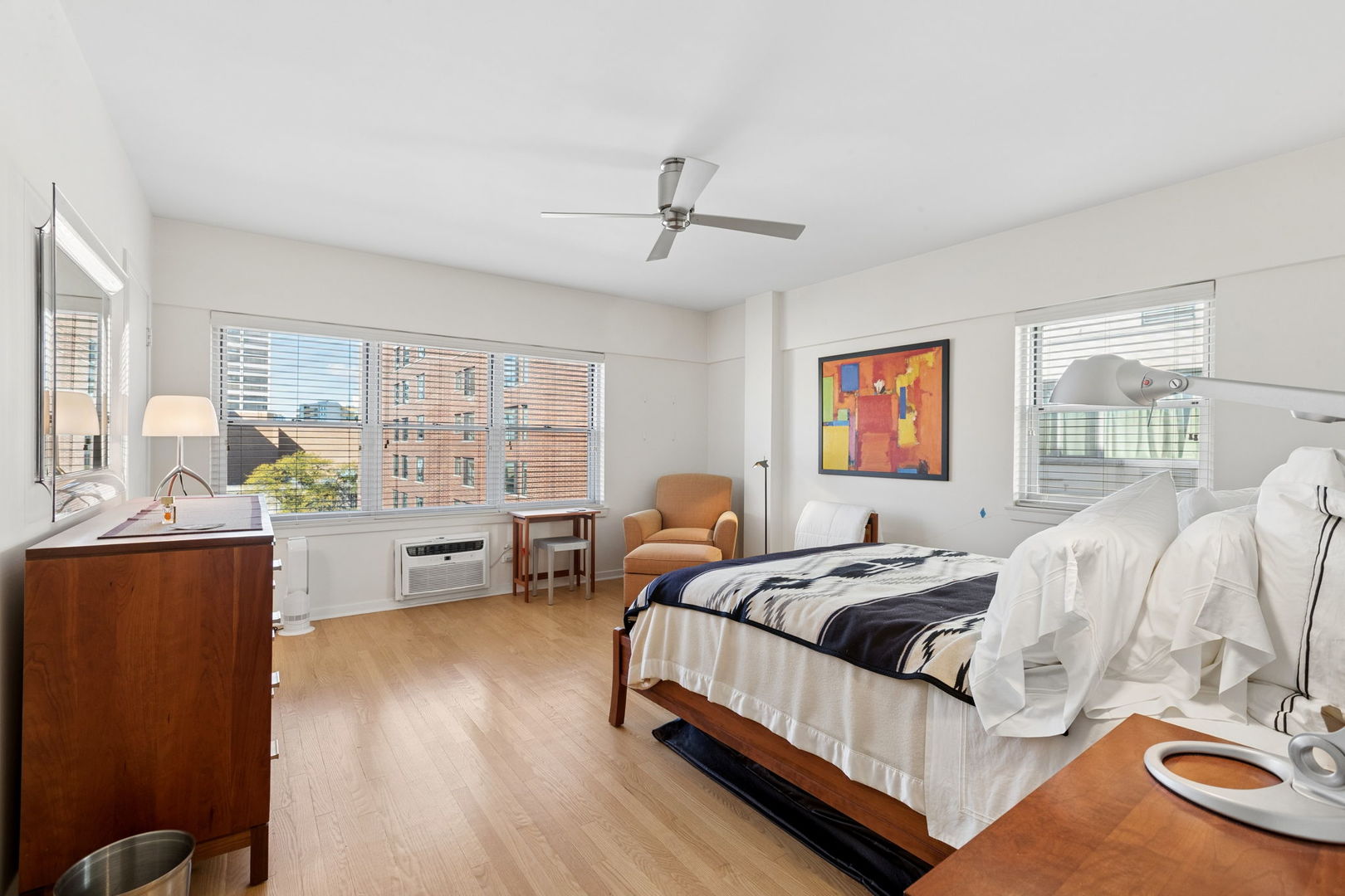 1508 Hinman Avenue Unit: 6D