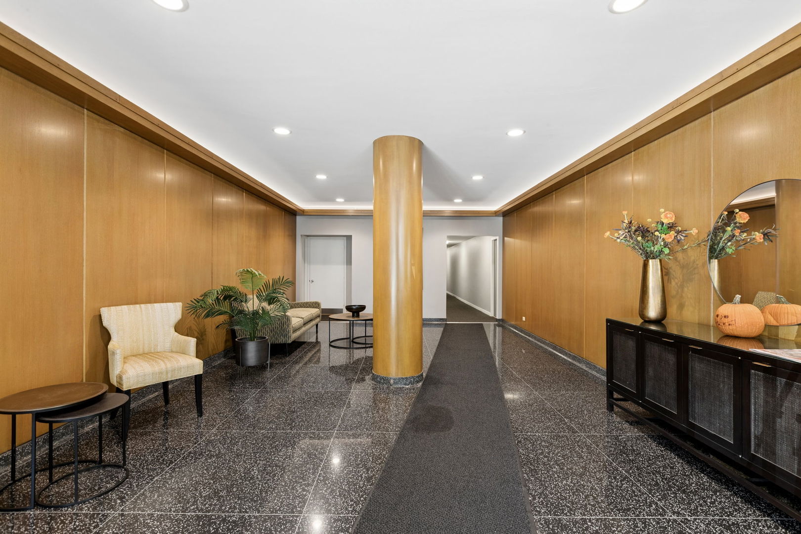 1508 Hinman Avenue Unit: 6D