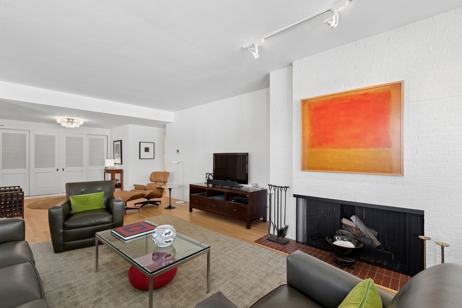 1508 Hinman Avenue Unit: 6D