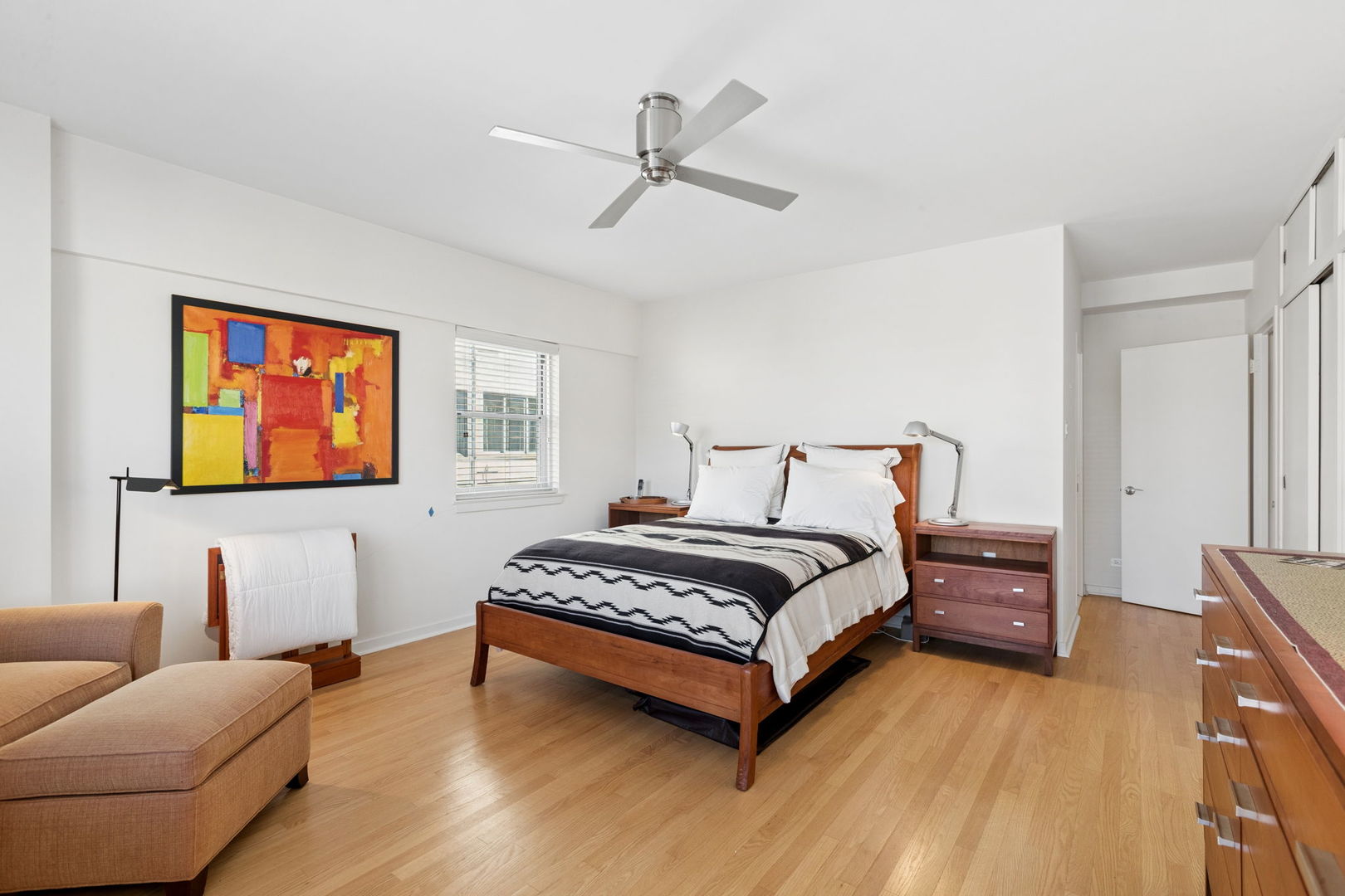 1508 Hinman Avenue Unit: 6D