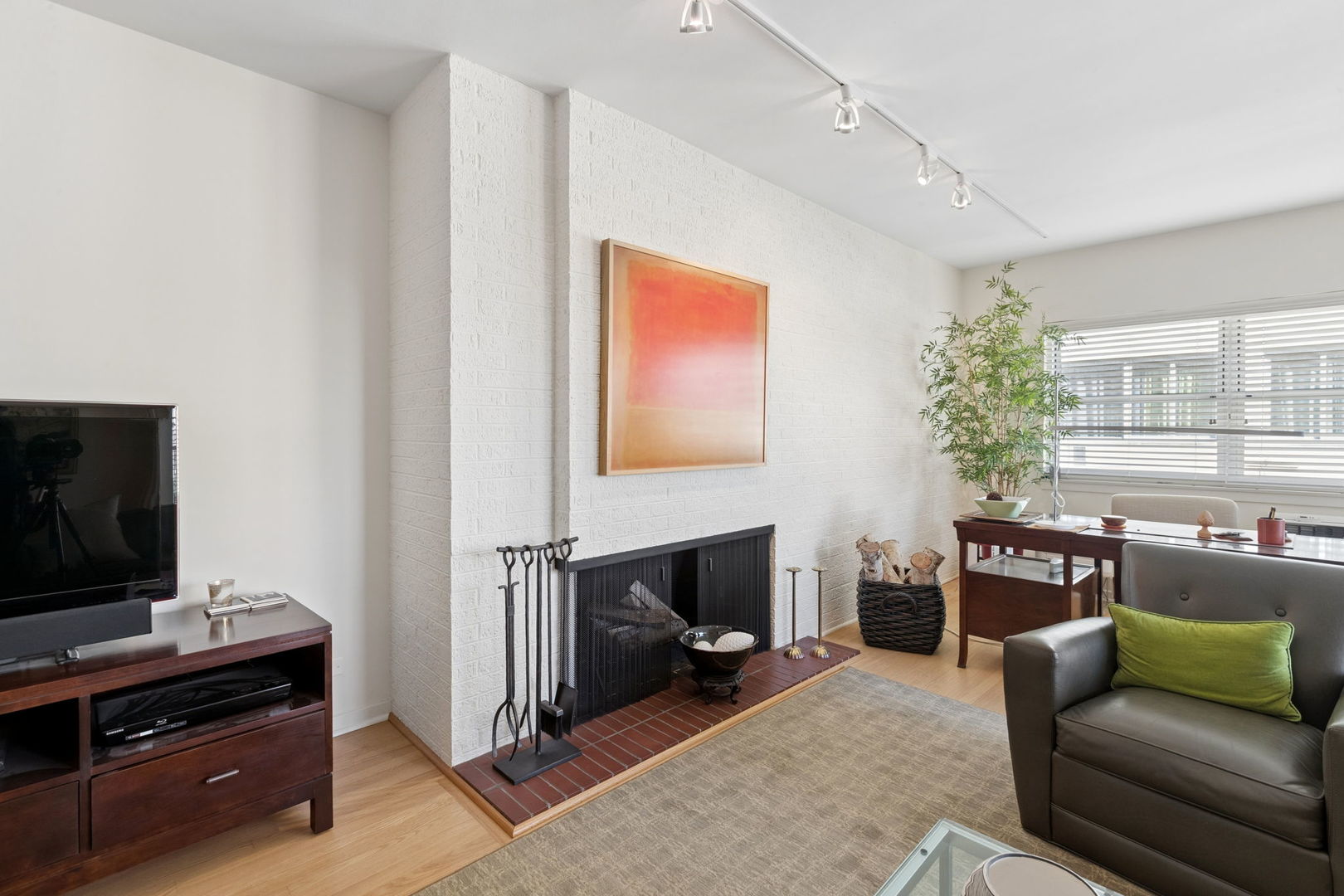 1508 Hinman Avenue Unit: 6D