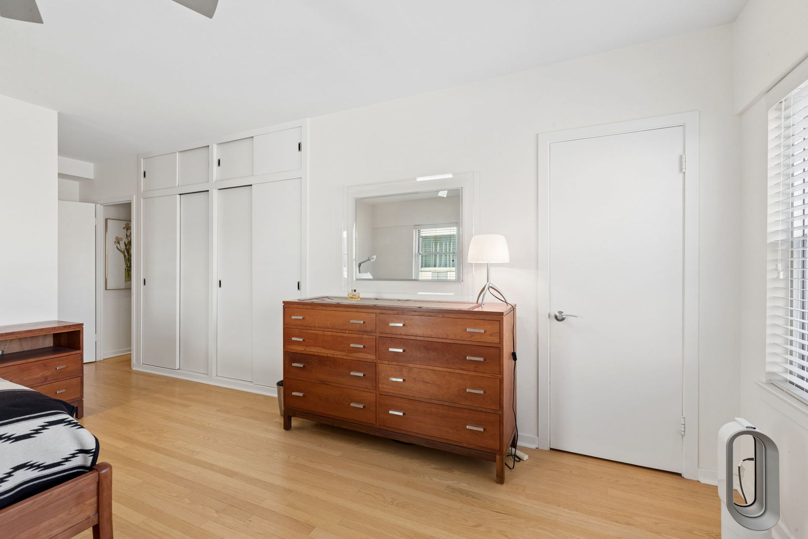 1508 Hinman Avenue Unit: 6D