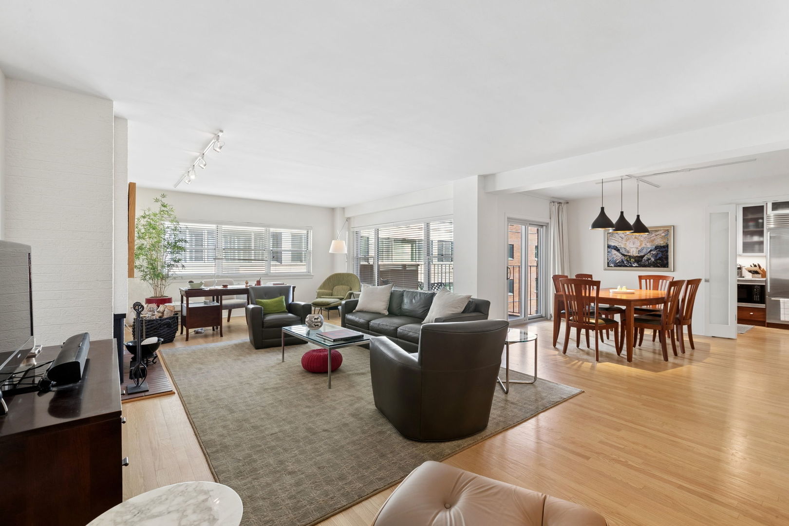 1508 Hinman Avenue Unit: 6D