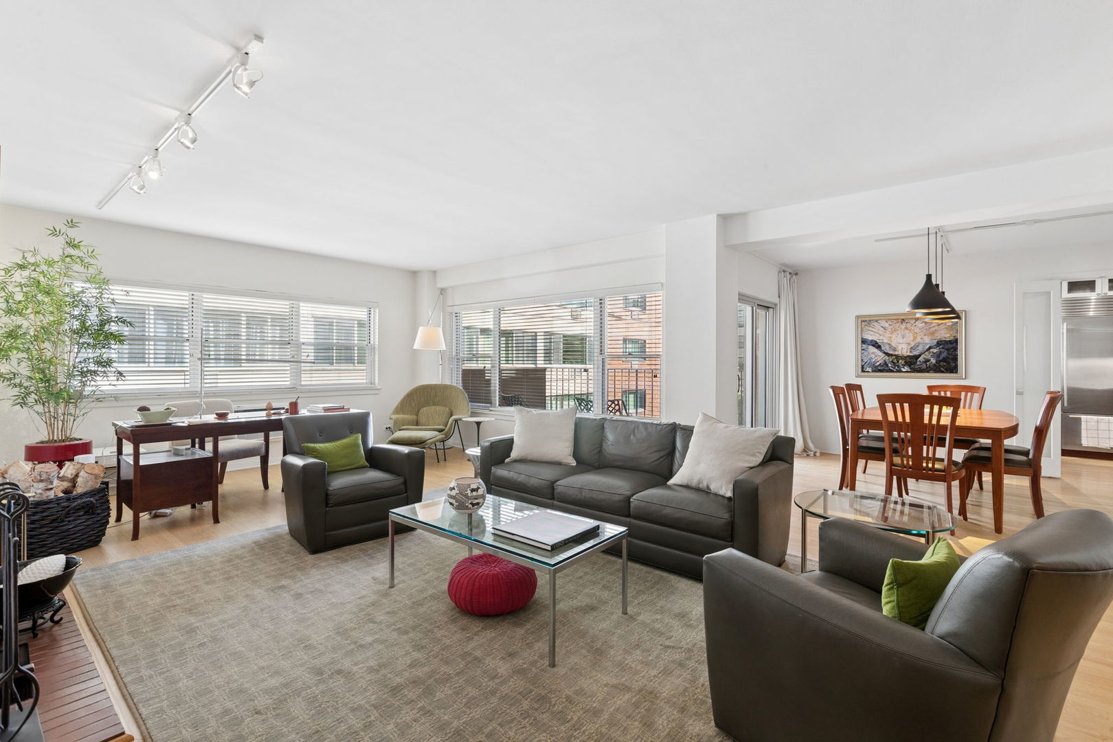 1508 Hinman Avenue Unit: 6D