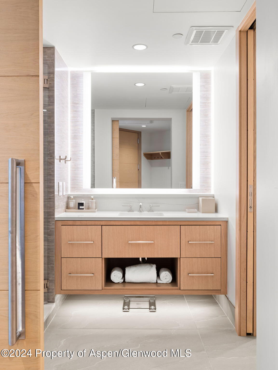 130 Wood Road, 553+555