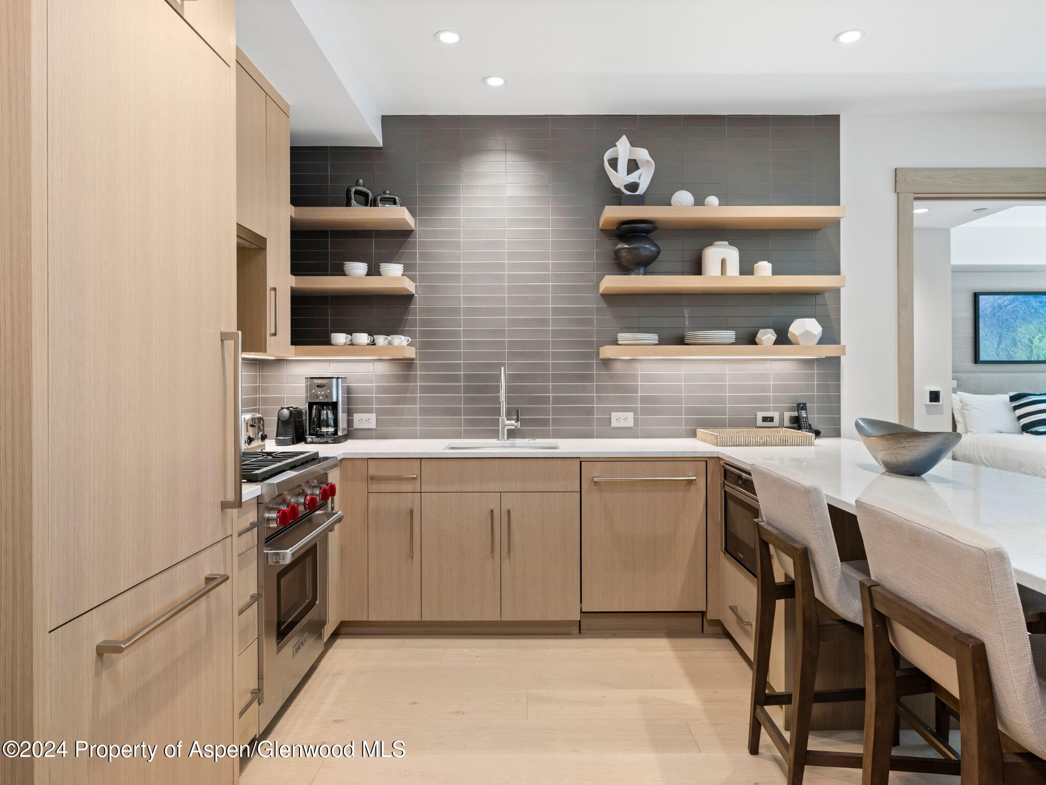 130 Wood Road, 553+555