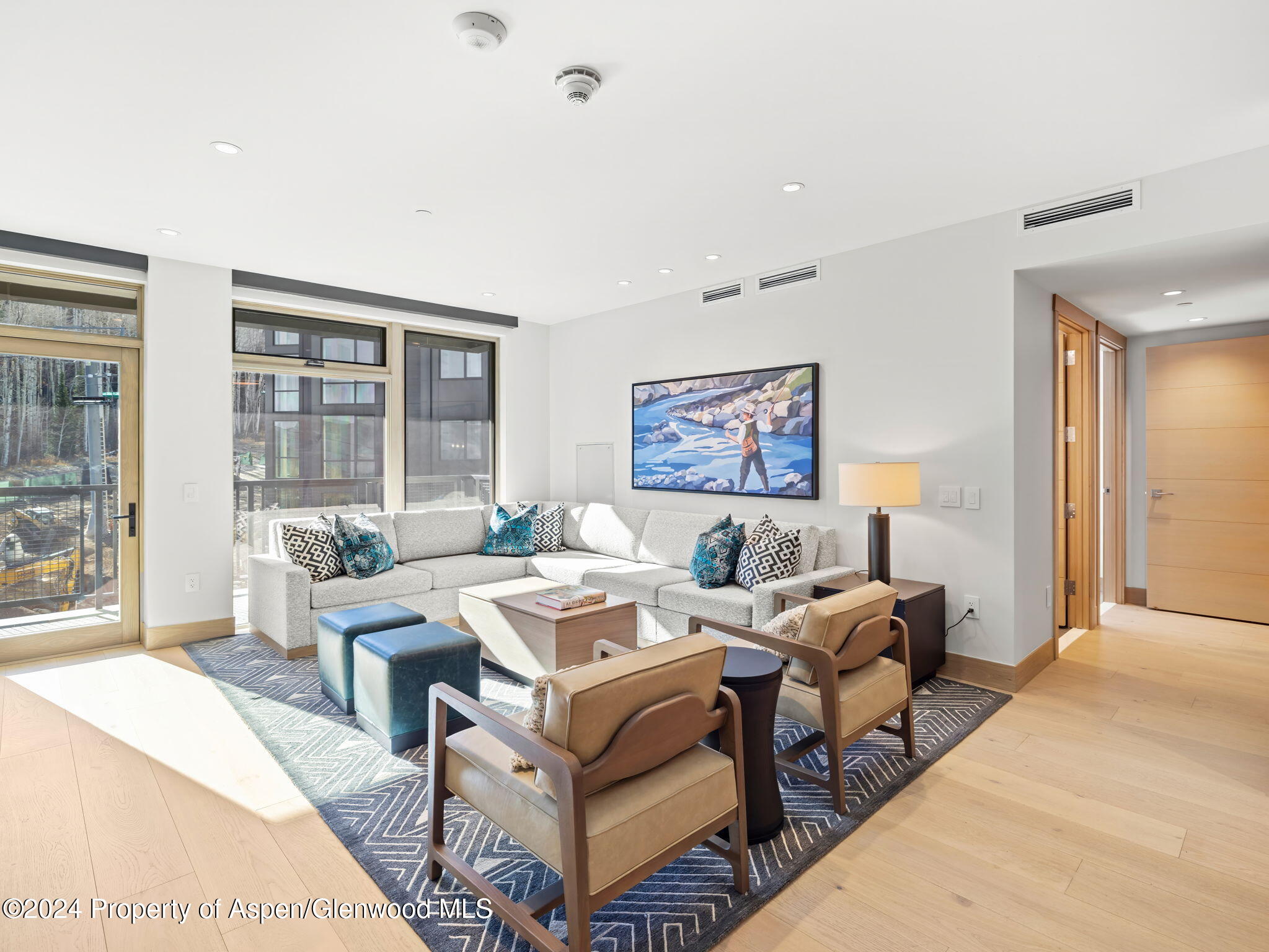 130 Wood Road, 553+555