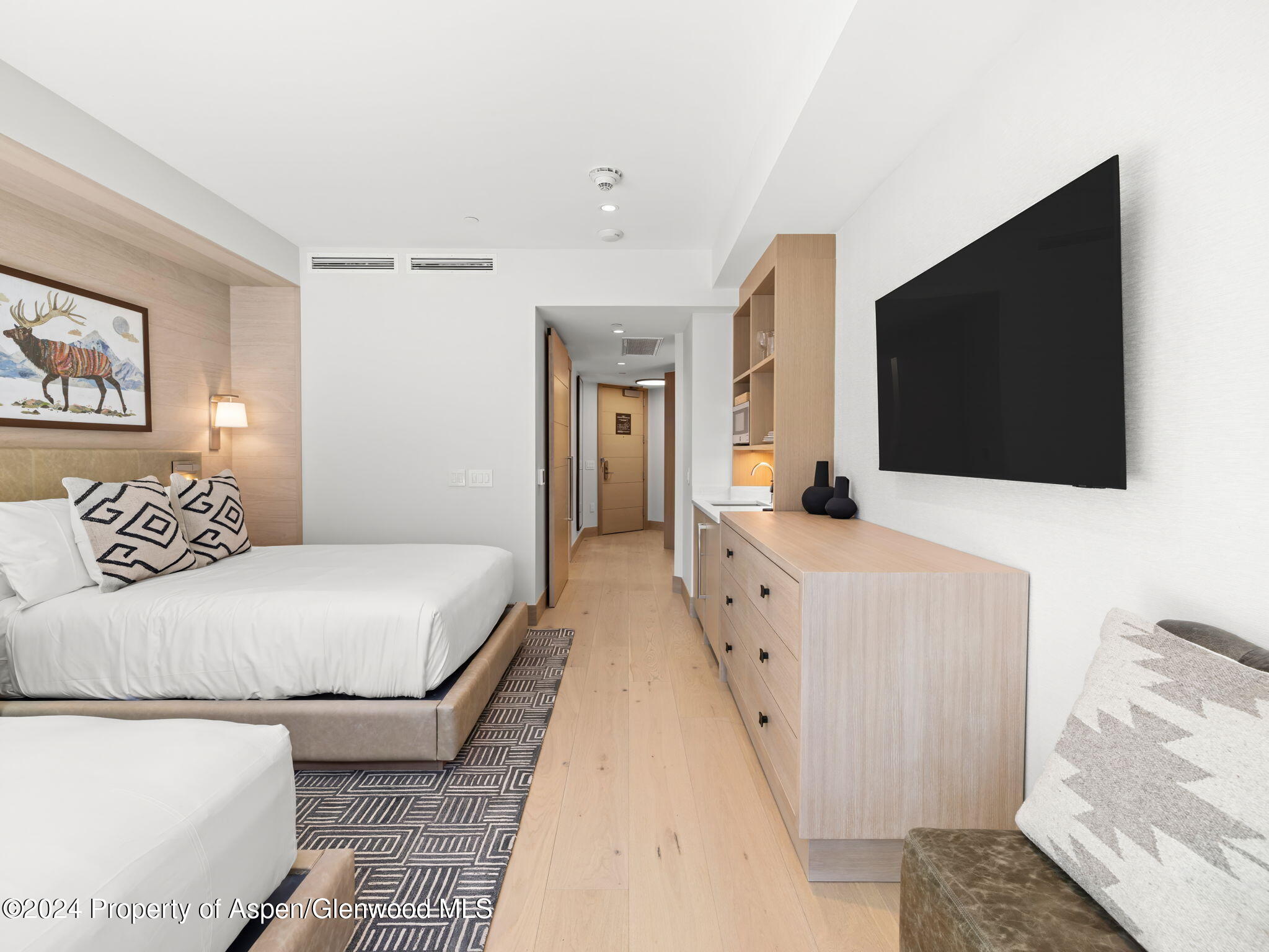 130 Wood Road, 553+555