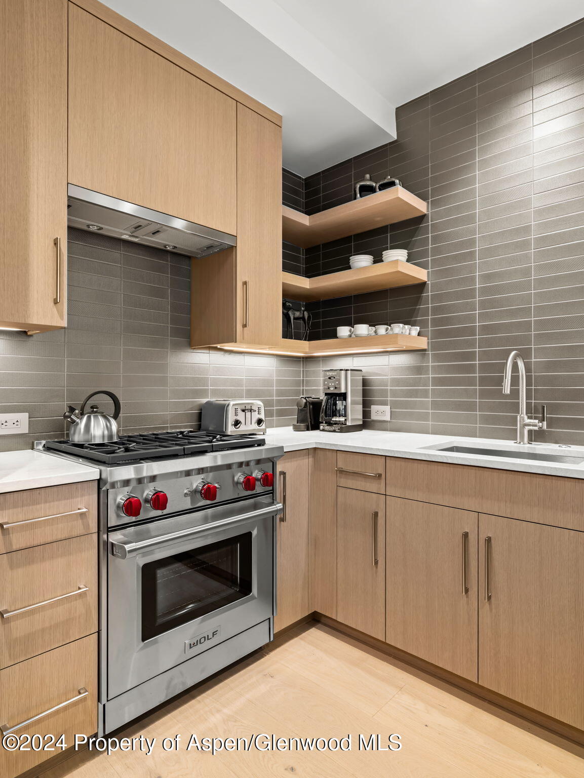 130 Wood Road, 553+555