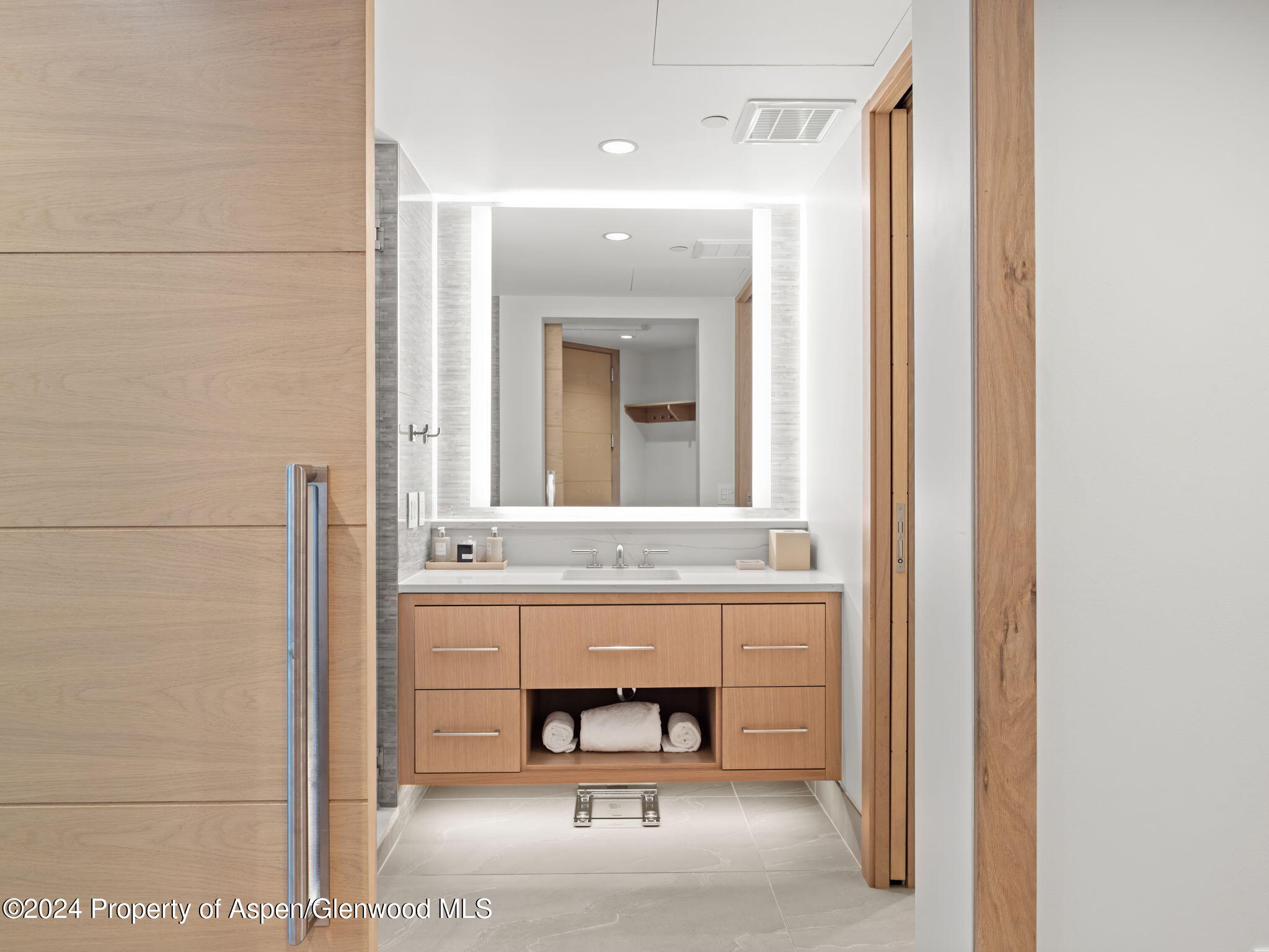 130 Wood Road, 553+555