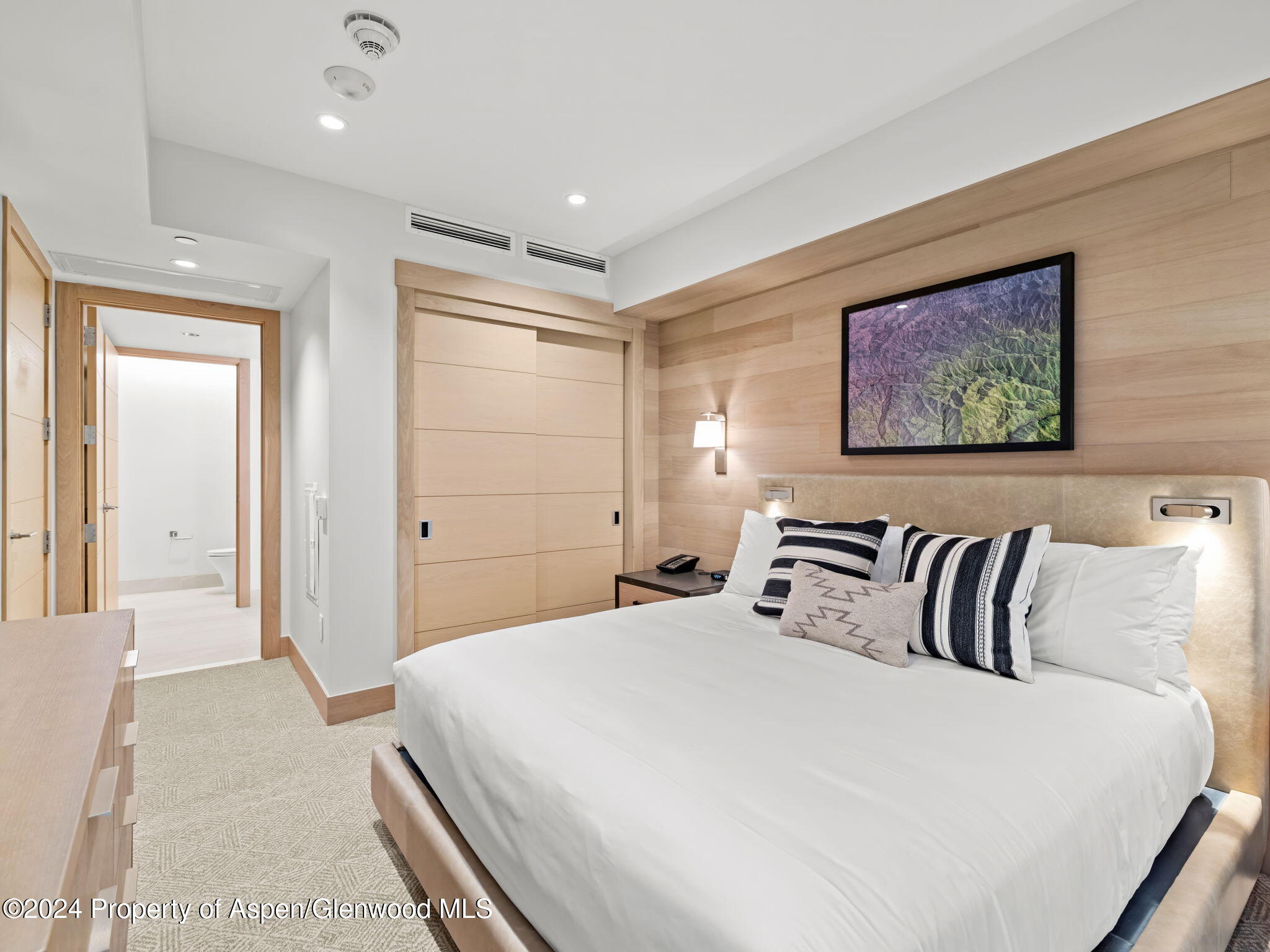 130 Wood Road, 553+555