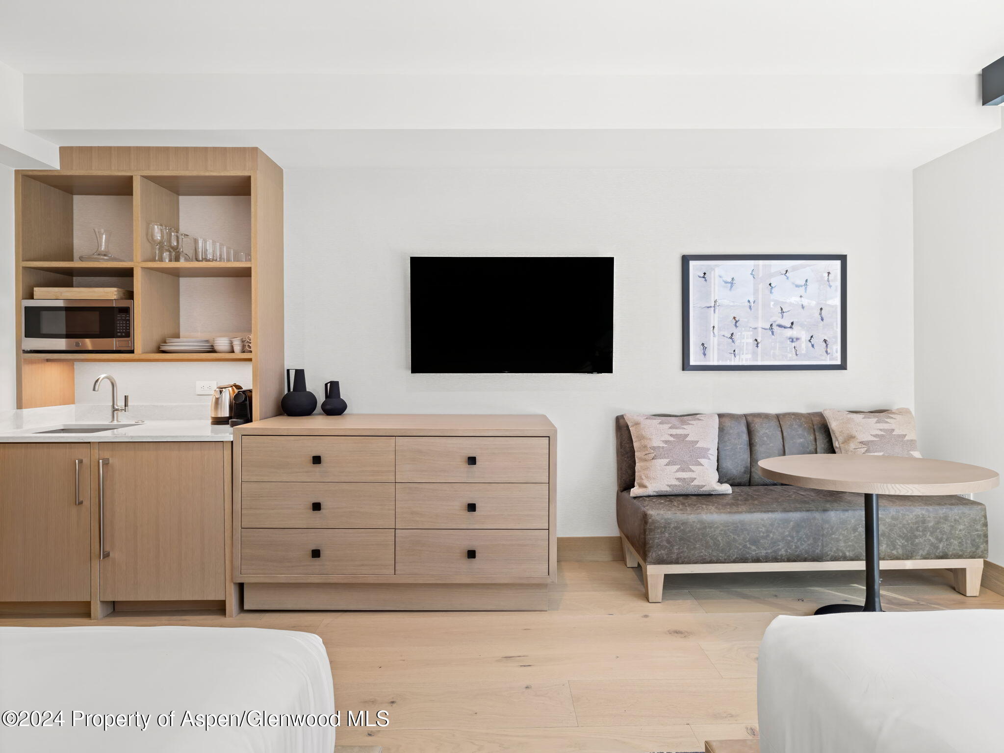 130 Wood Road, 553+555