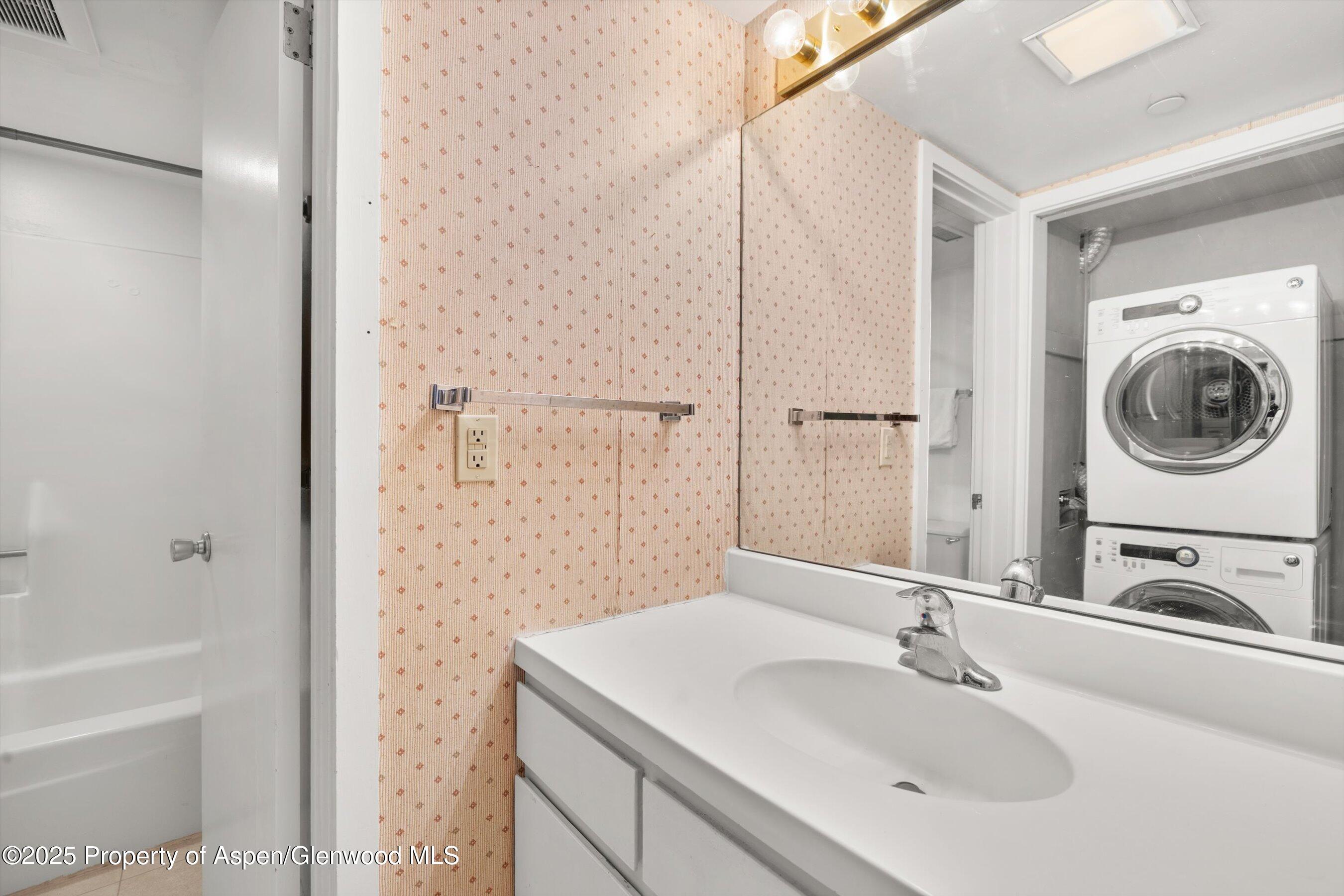 600 CARRIAGE Way, J-10