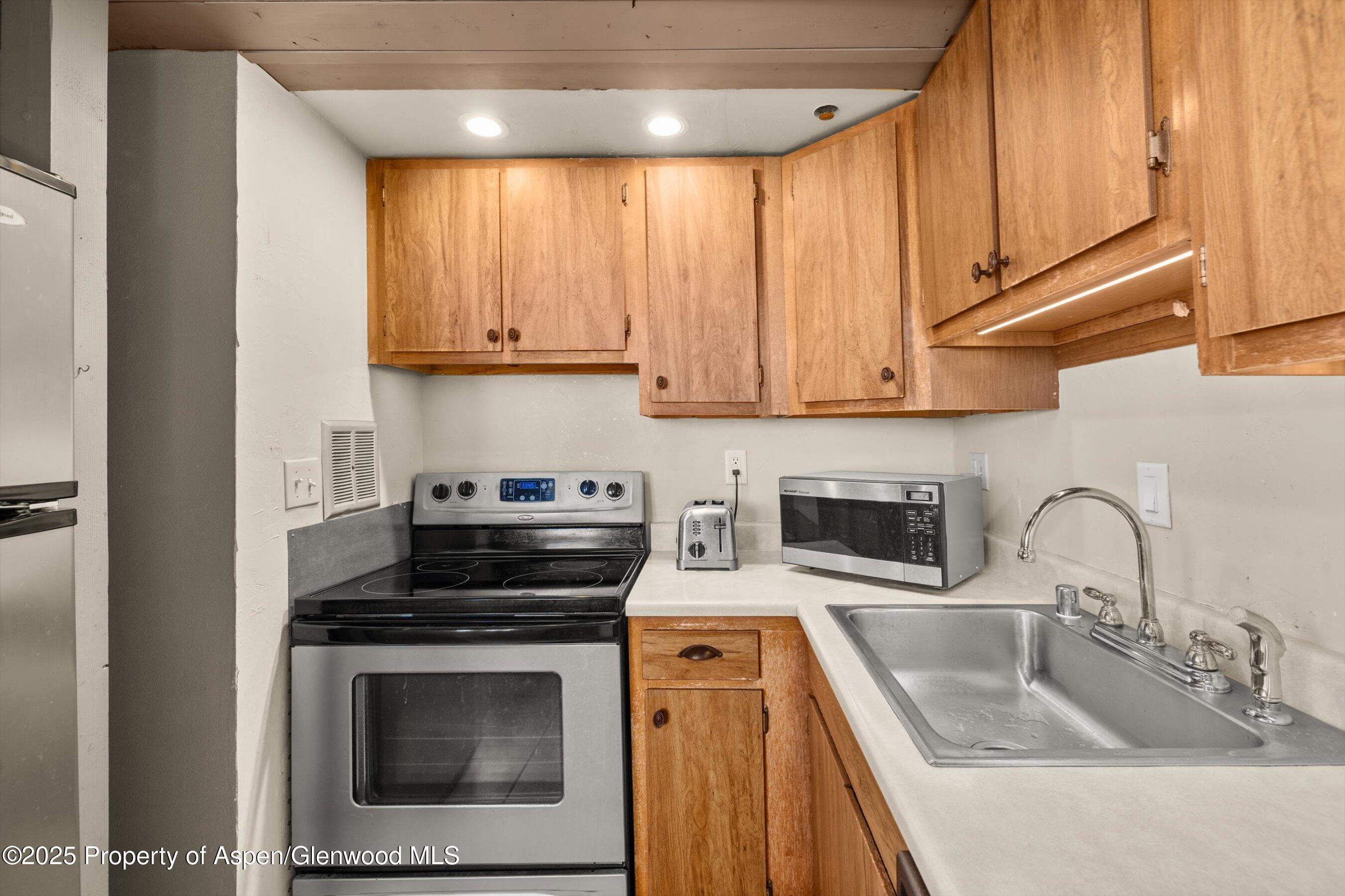 600 CARRIAGE Way, J-10