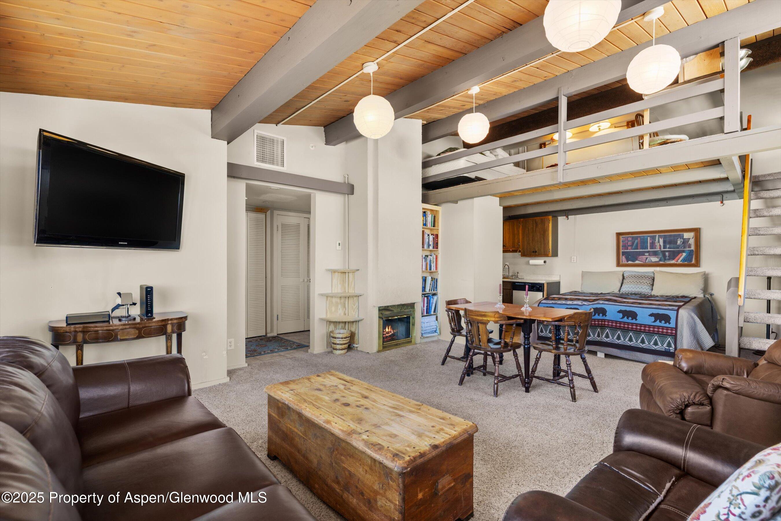 600 CARRIAGE Way, J-10