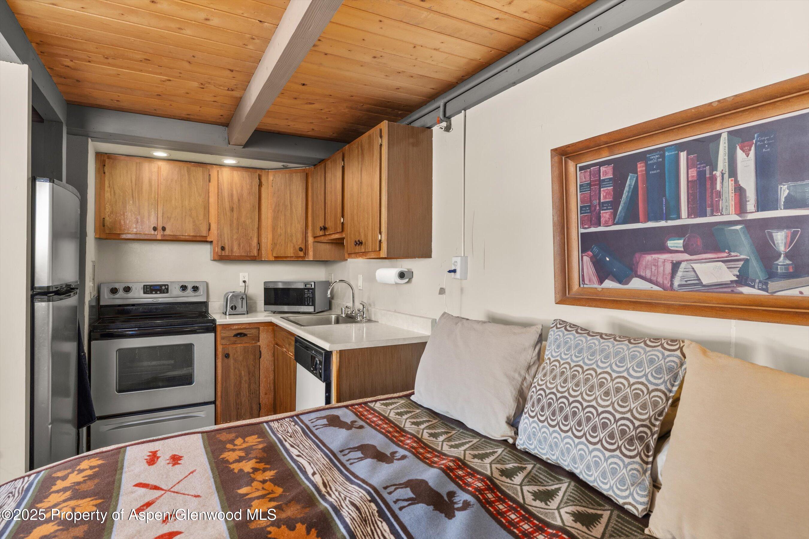600 CARRIAGE Way, J-10