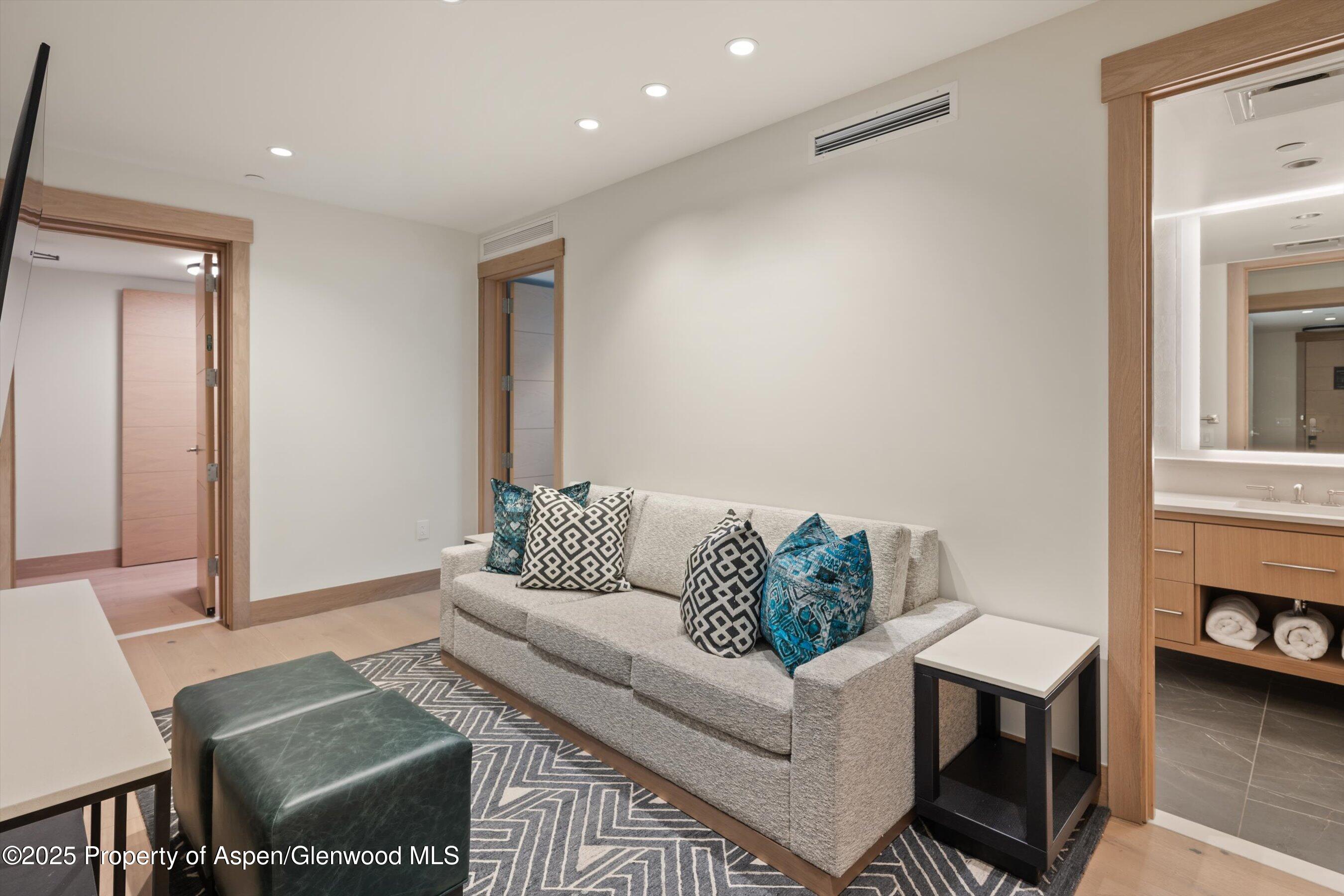 130 Wood Road, 552-554