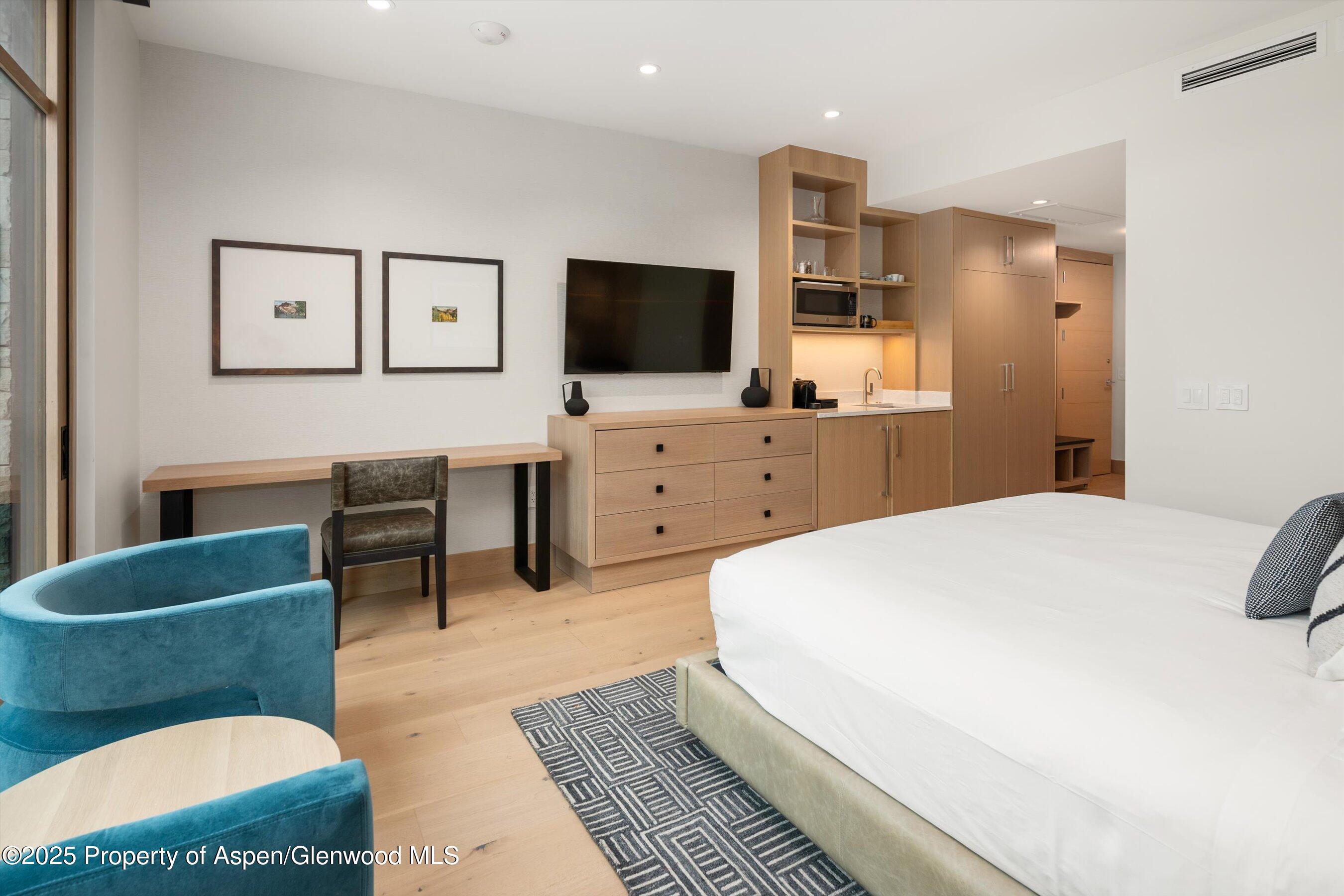 130 Wood Road, 552-554