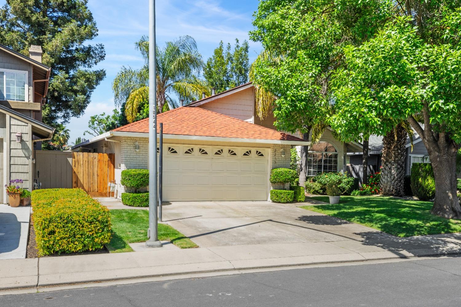 2213 London Circle