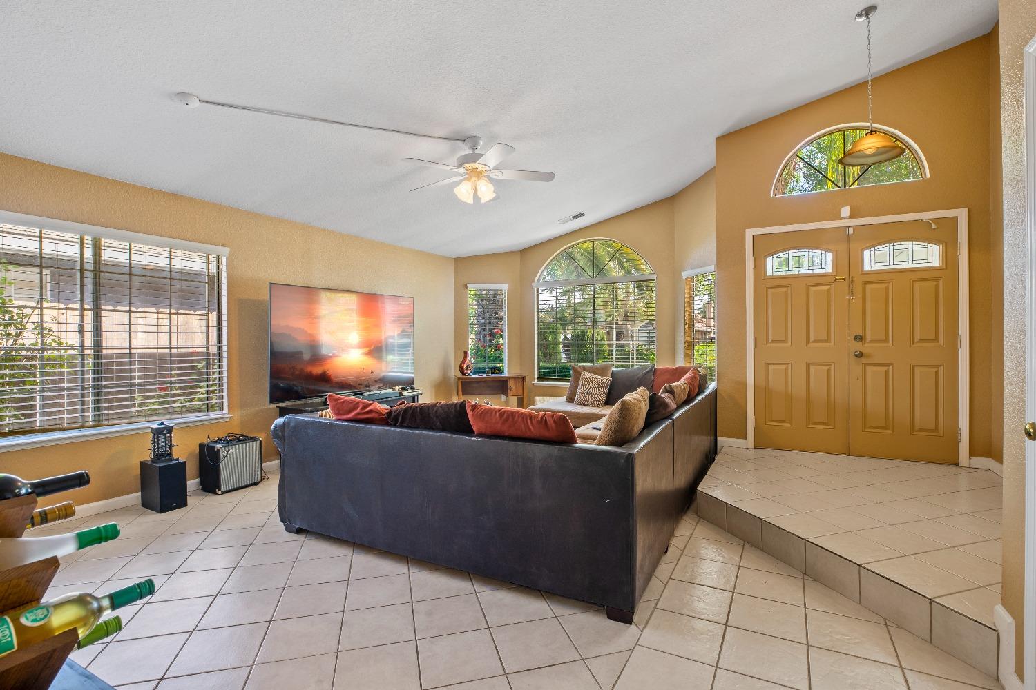 2213 London Circle