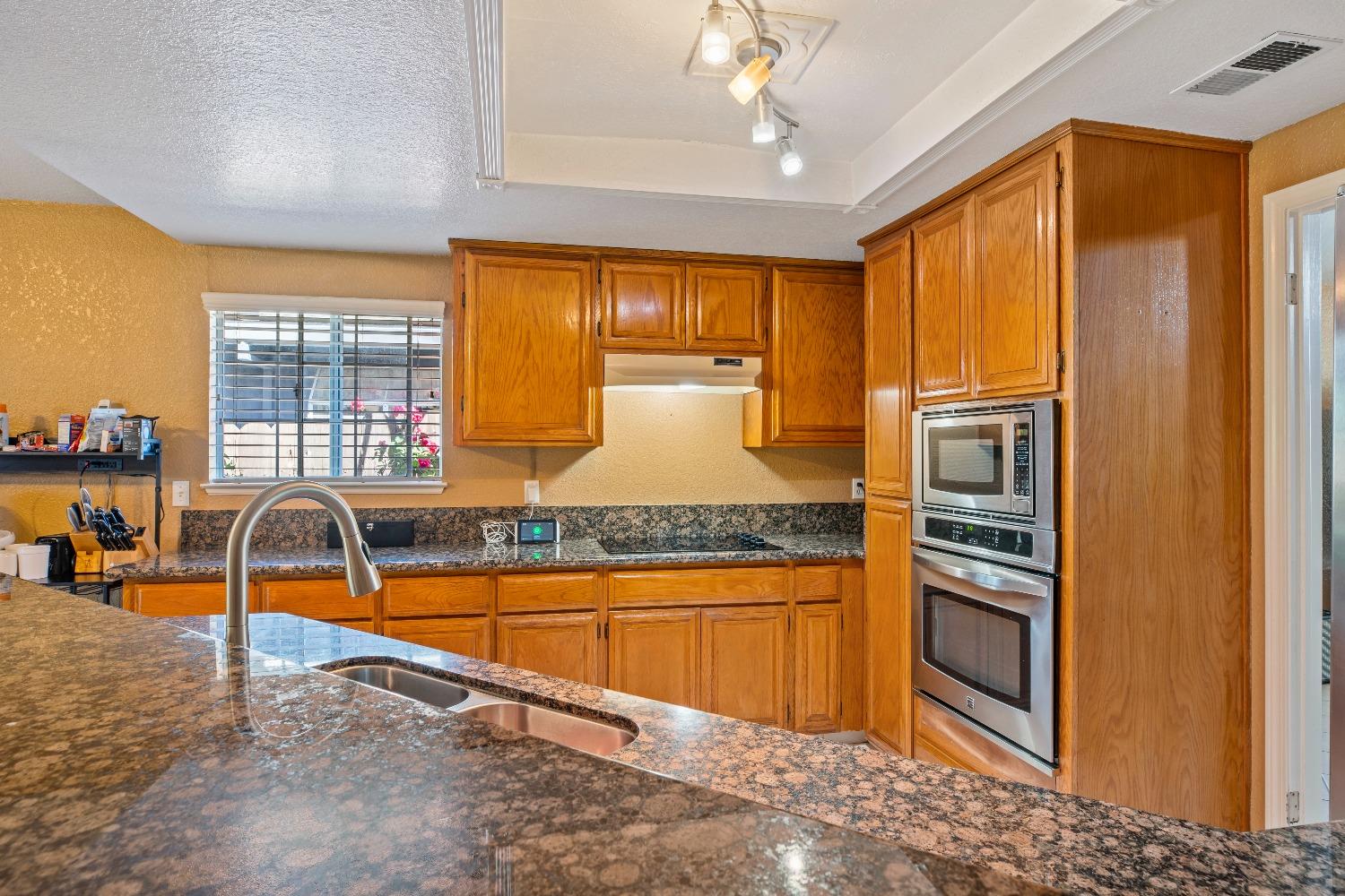 2213 London Circle