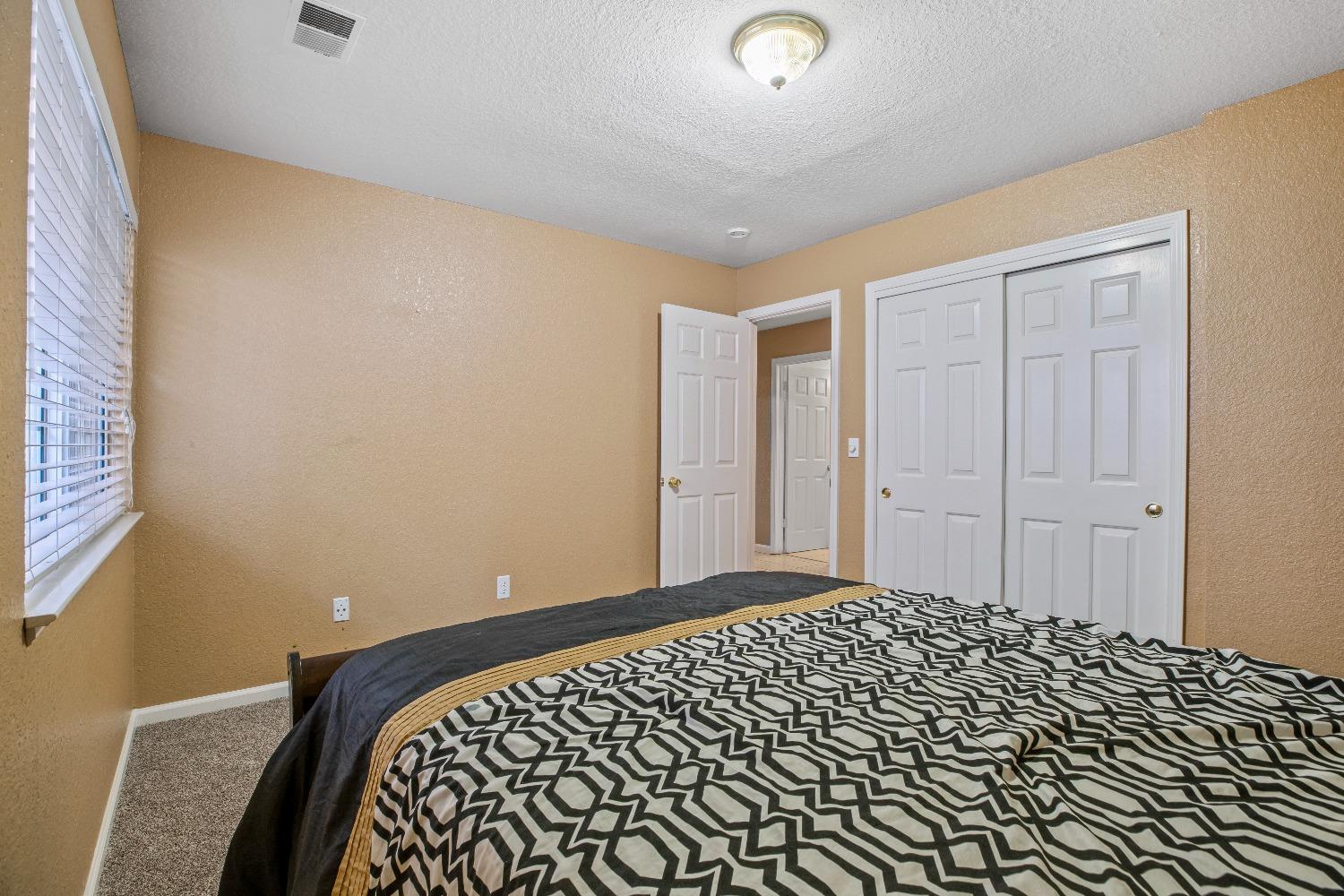 2213 London Circle