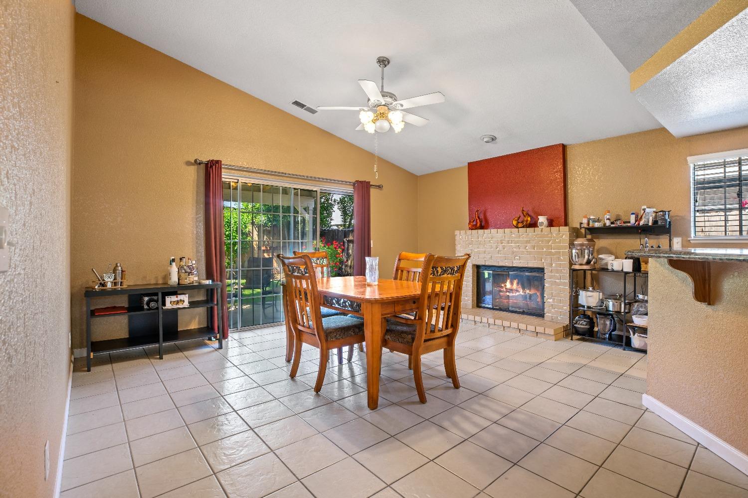 2213 London Circle
