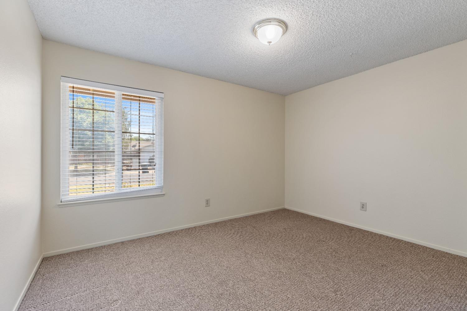 2617 Lincoln Oak Court