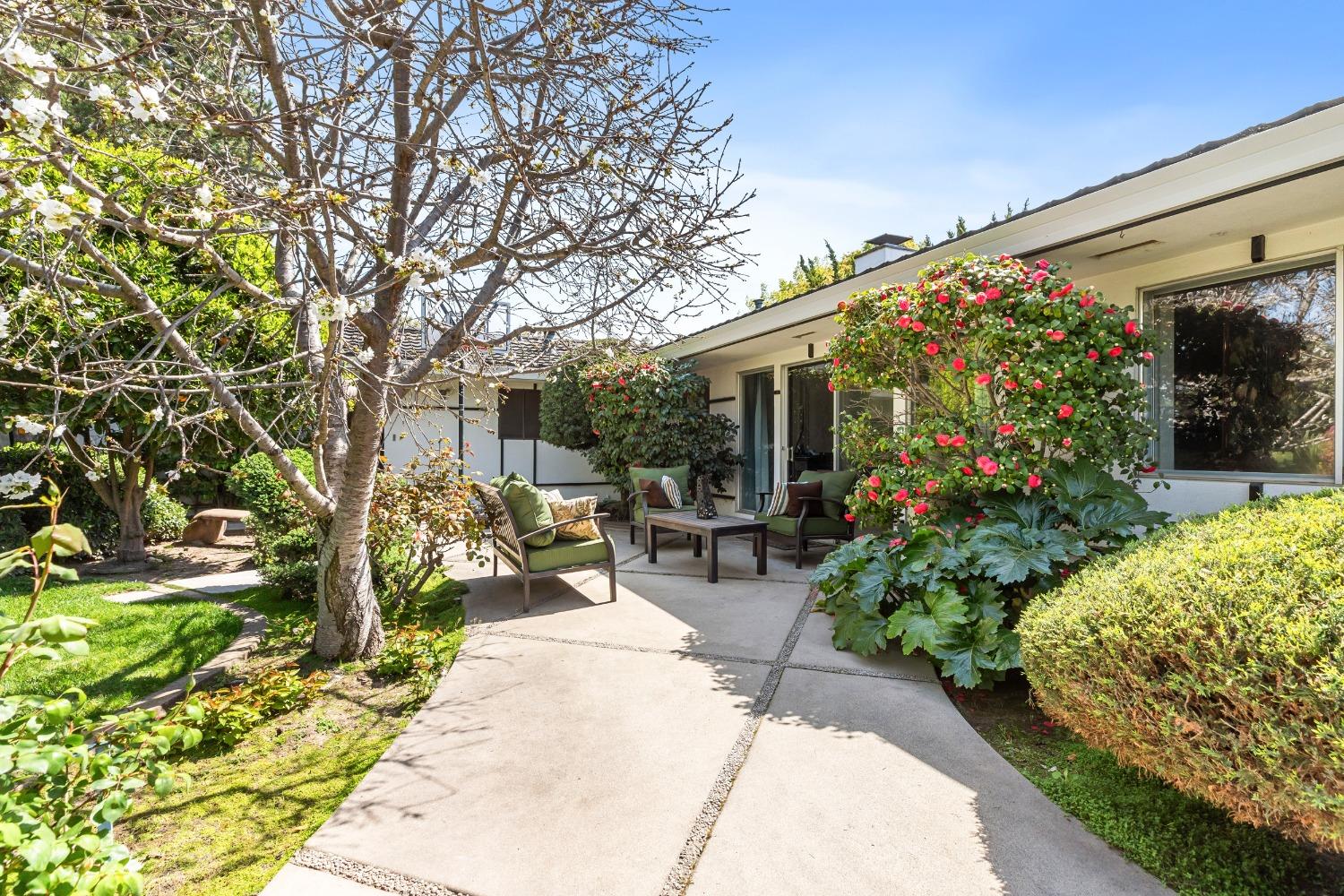 1109 Country Club Drive