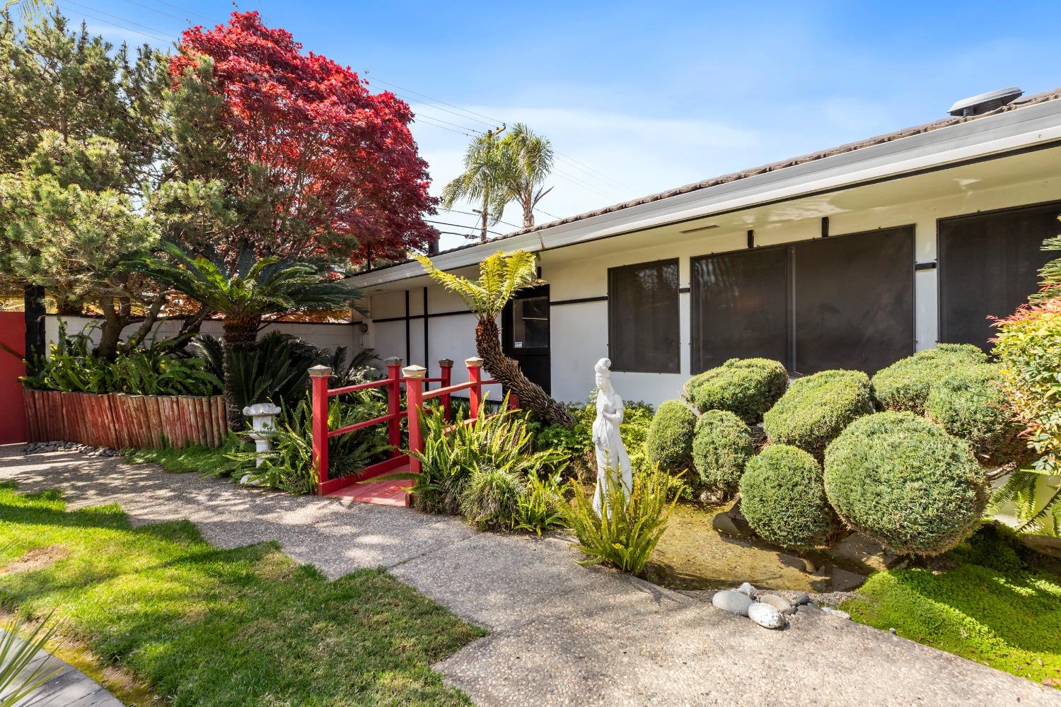1109 Country Club Drive
