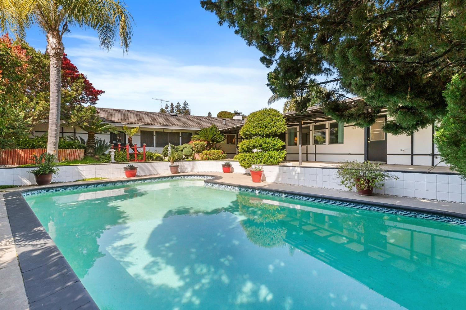 1109 Country Club Drive