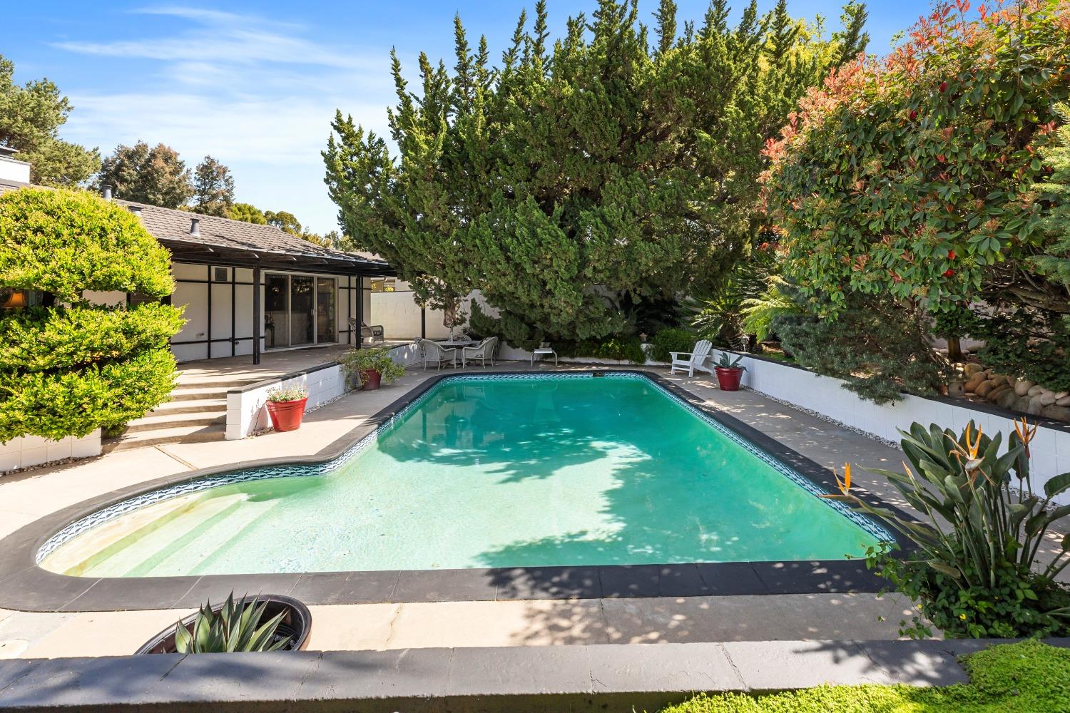 1109 Country Club Drive