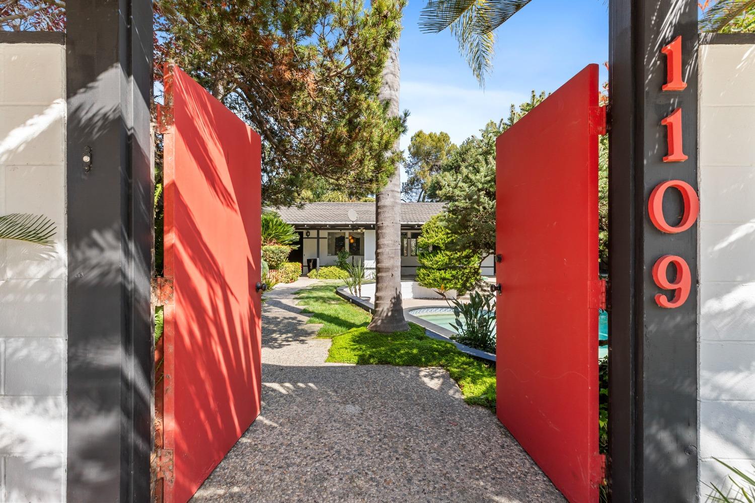 1109 Country Club Drive