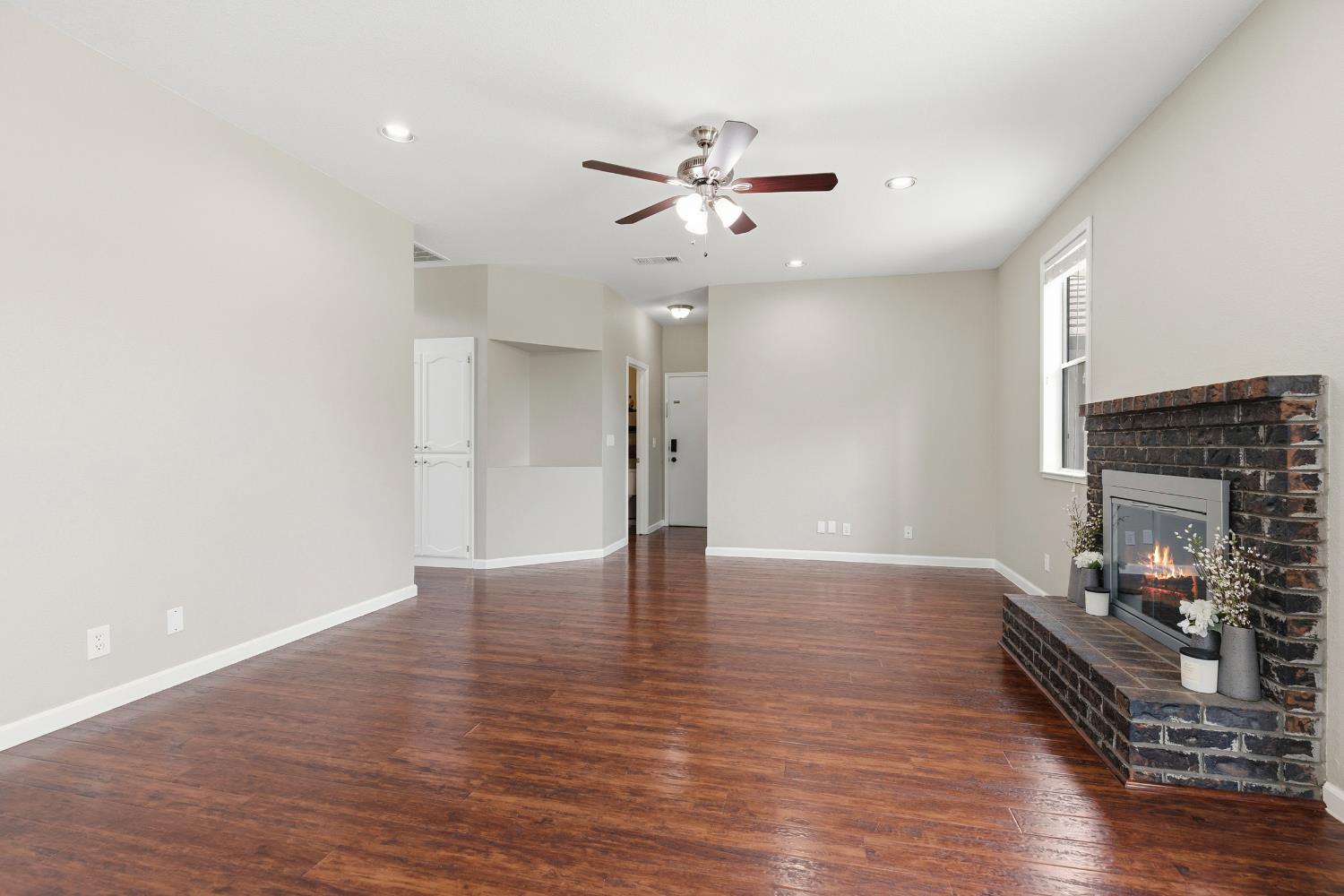 504 Van Dyken Way