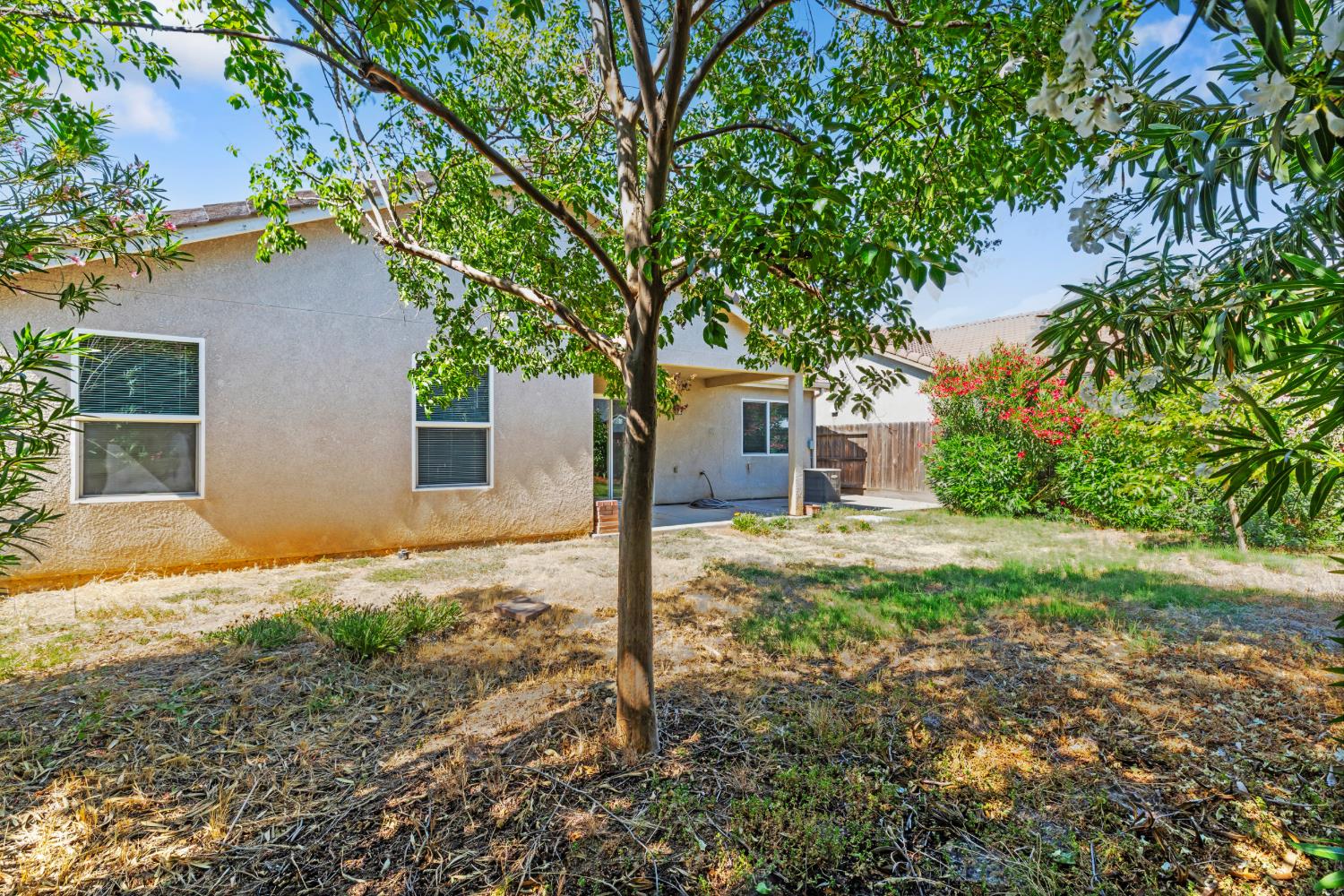 2085 W Solis Street