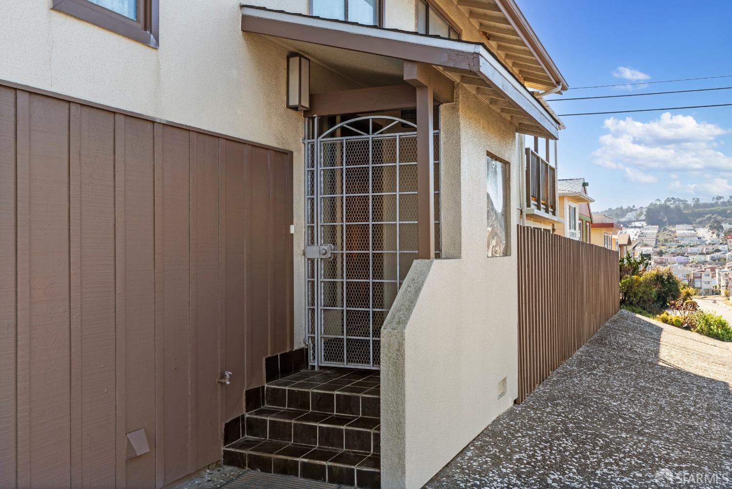 131 Mariposa Avenue