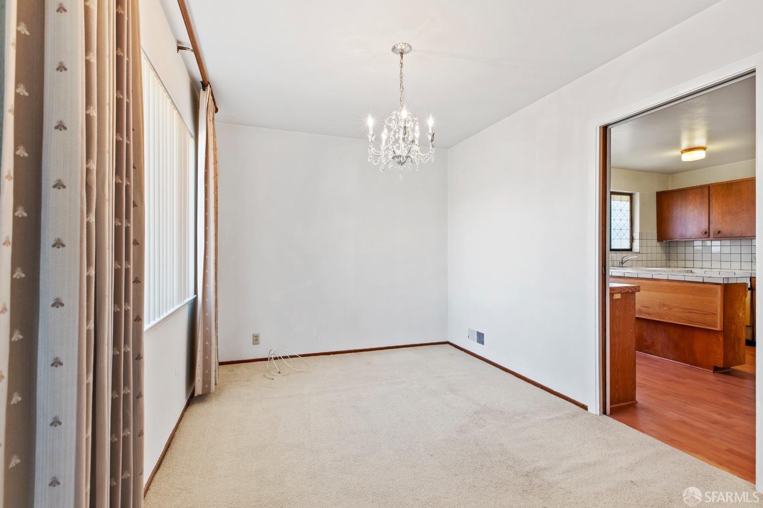 131 Mariposa Avenue