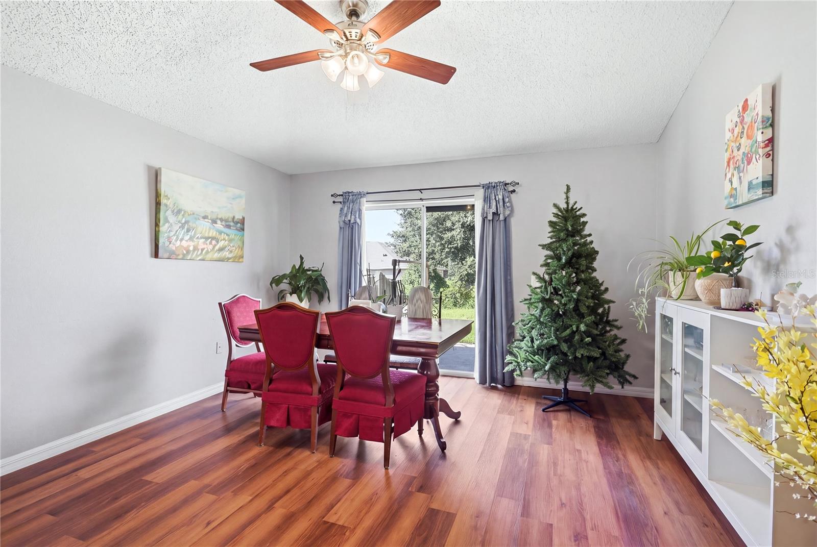 673 LOBELIA DR