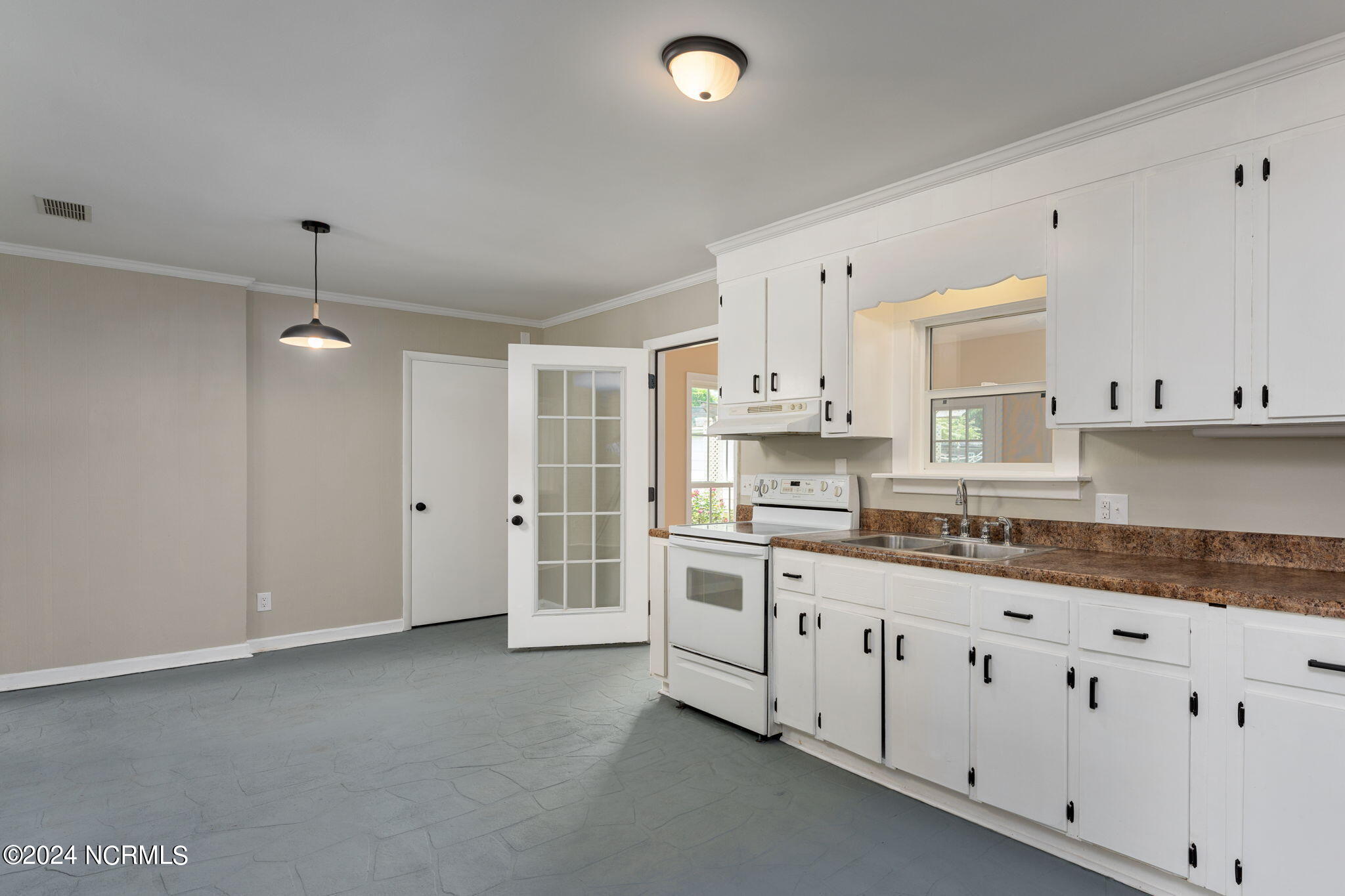 130 W Brandywine Circle