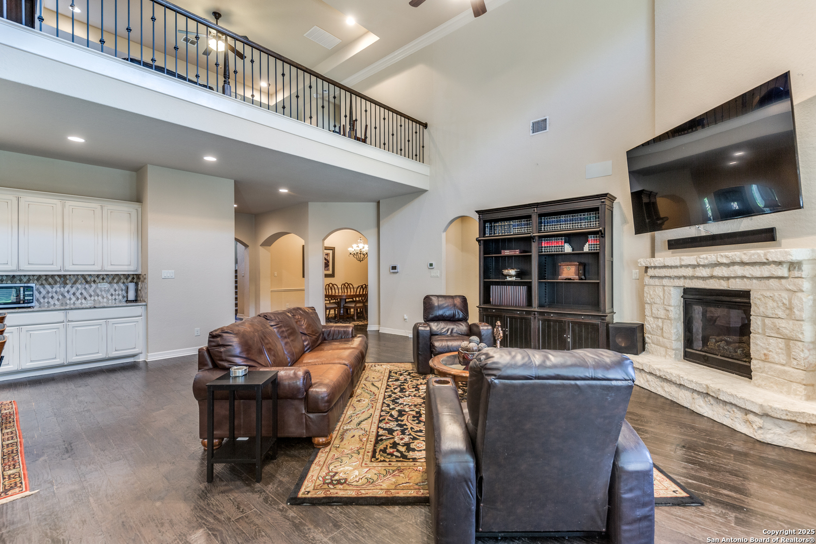 2319 Dunmore