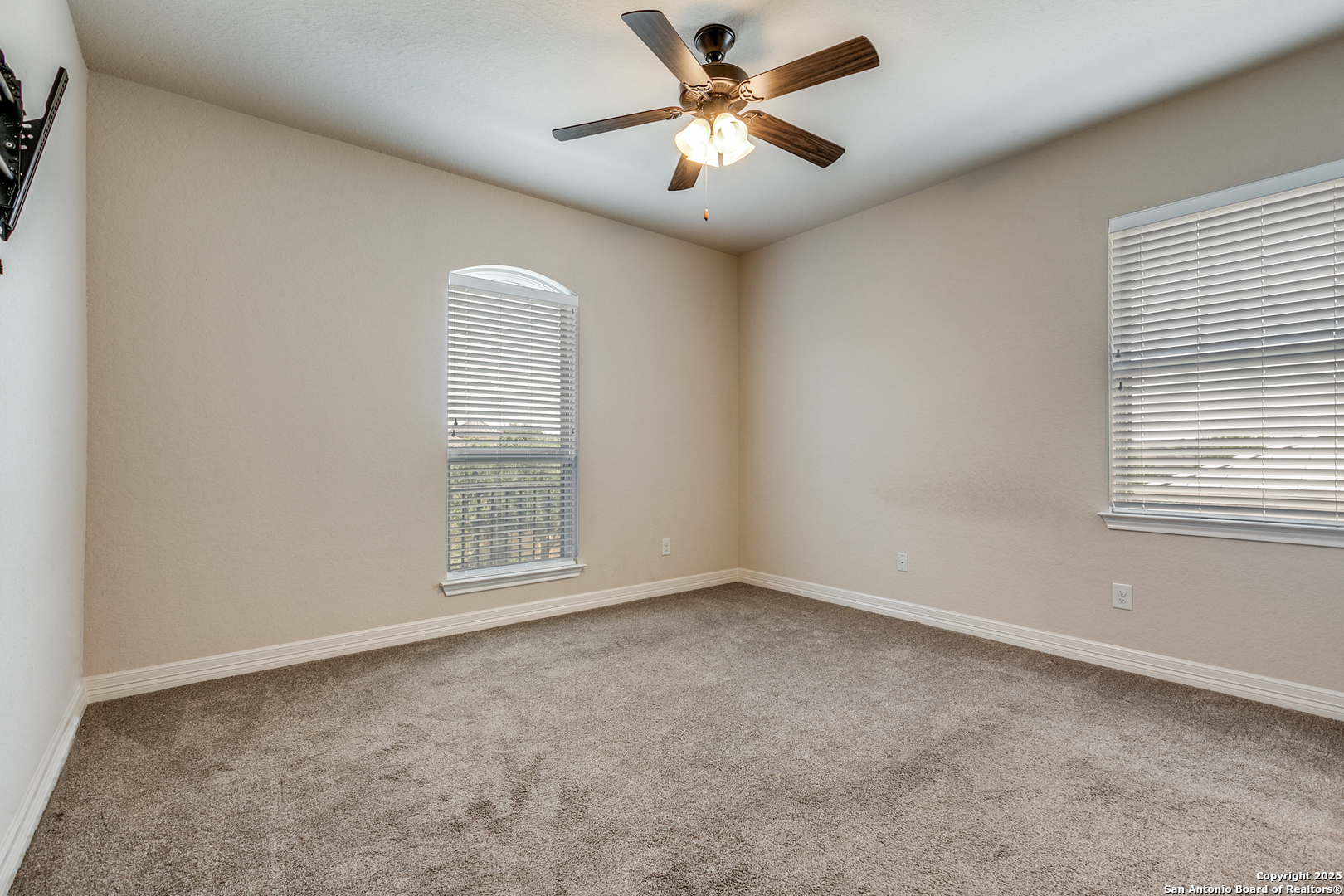 2319 Dunmore