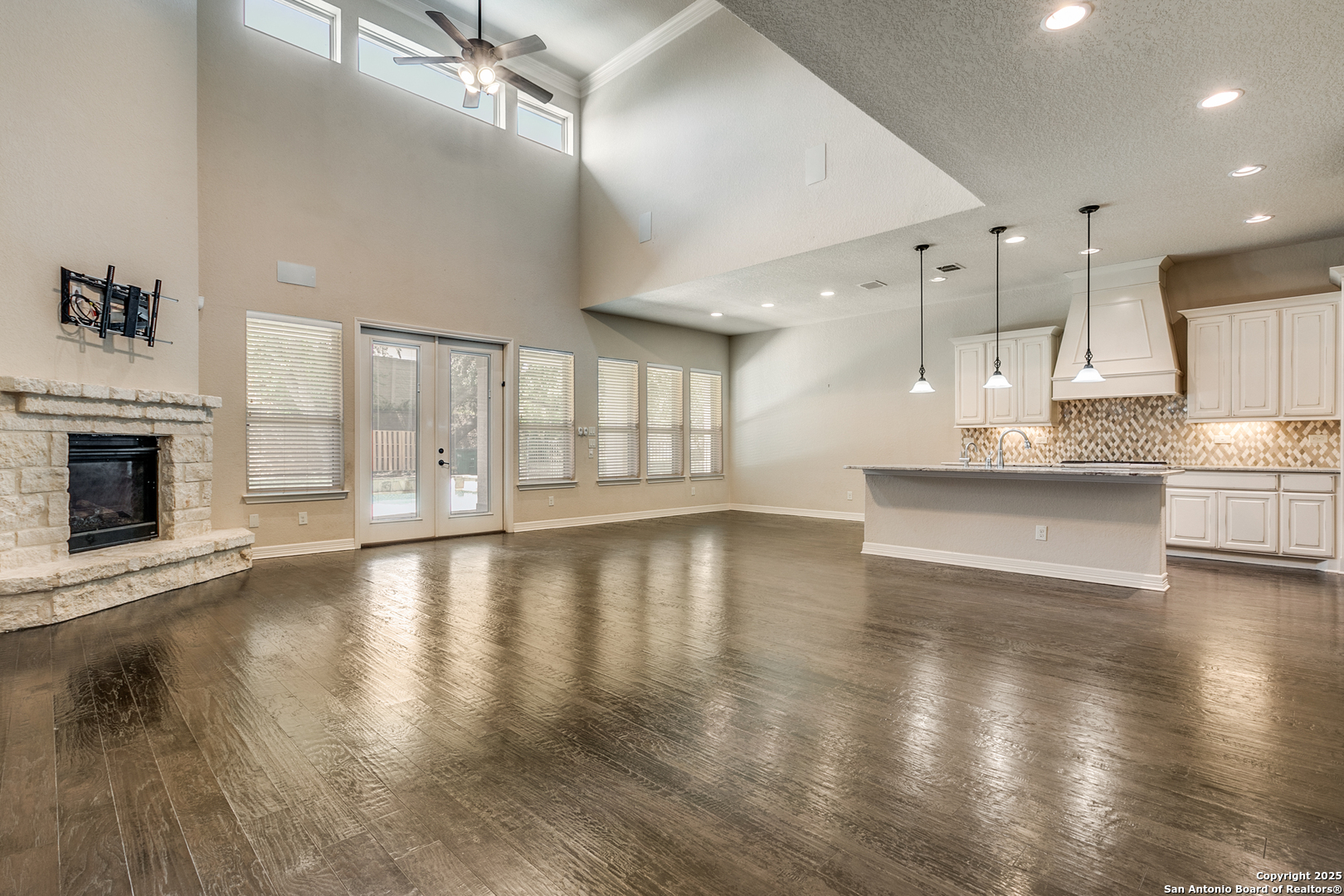 2319 Dunmore