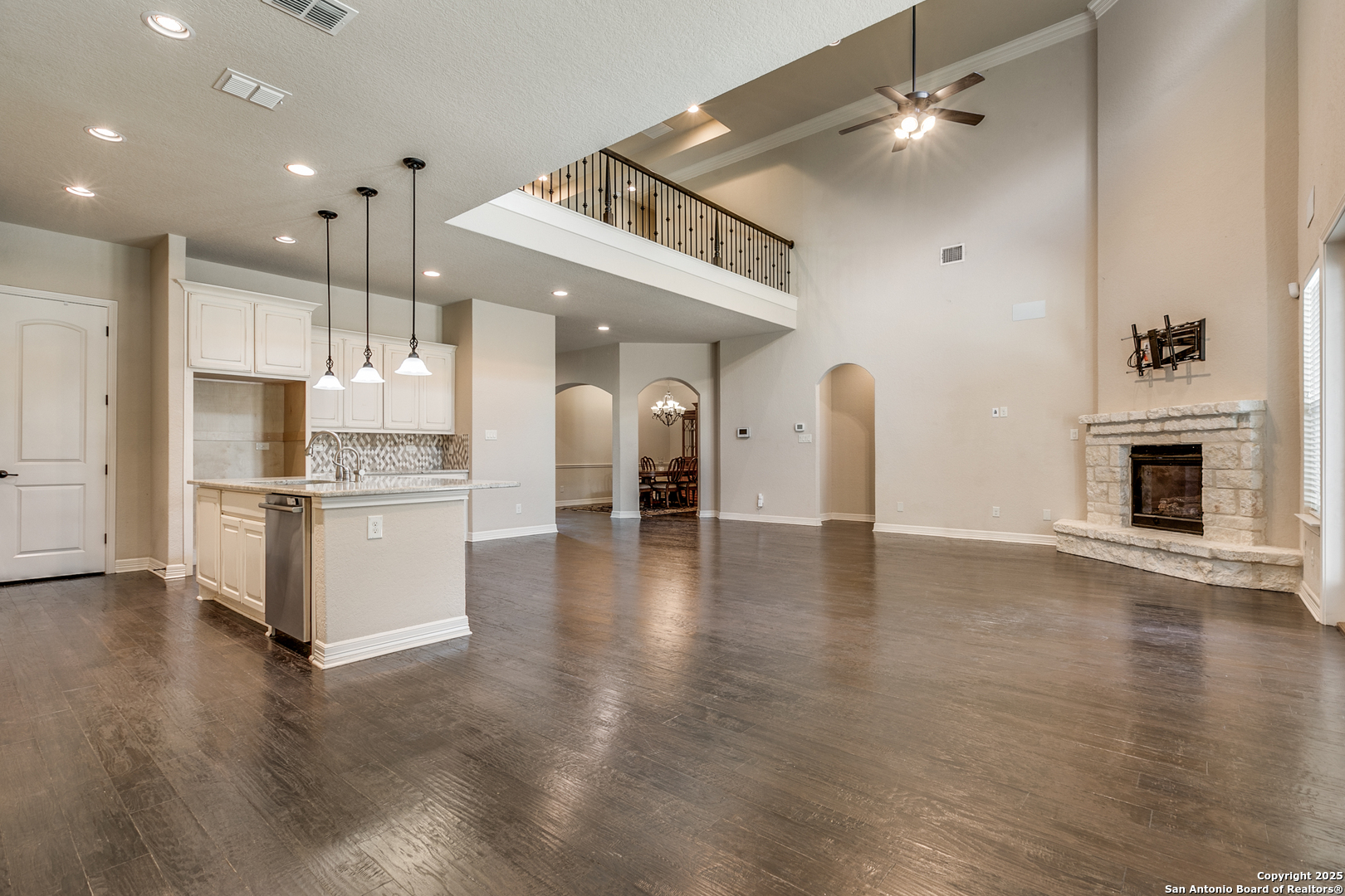 2319 Dunmore