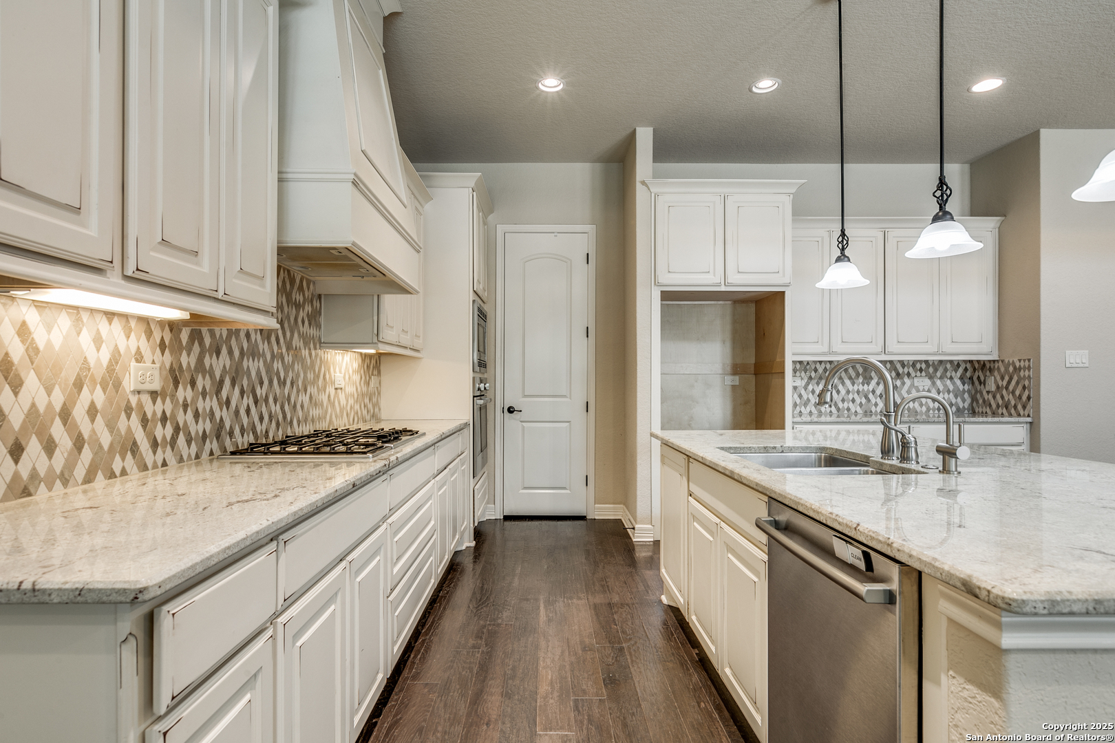 2319 Dunmore